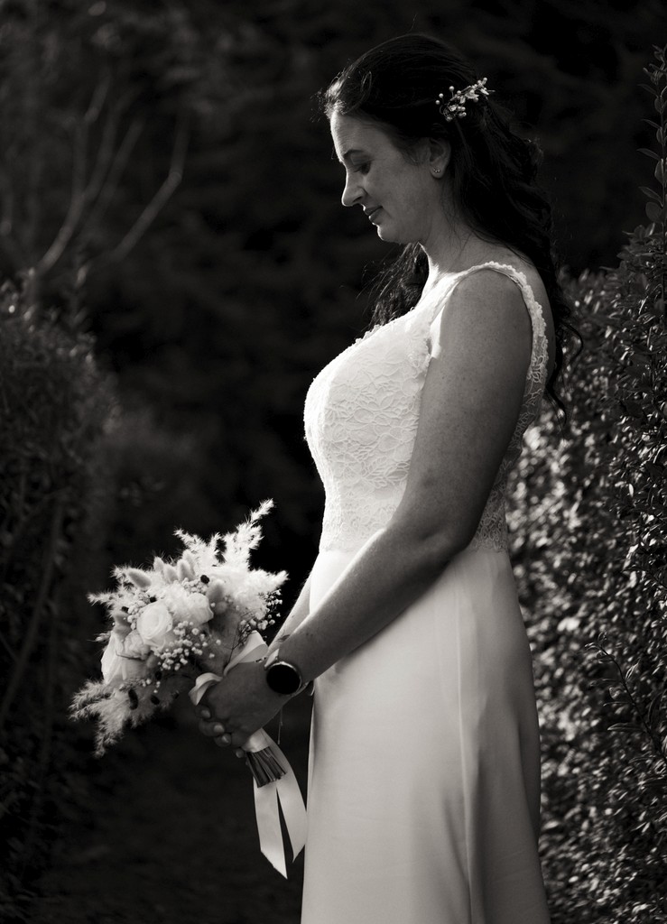 Album photo de luxe — French wedding photographer Paris — luxury wedding book France — Maison Elion — relique photographique rare — fragment intemporel — rituel artistique — photographe mariage haut de gamme — Seine-et-Marne 77 — album mariage bespoke sur mesure — timeless photography France — image symbolique — luxury French wedding photography