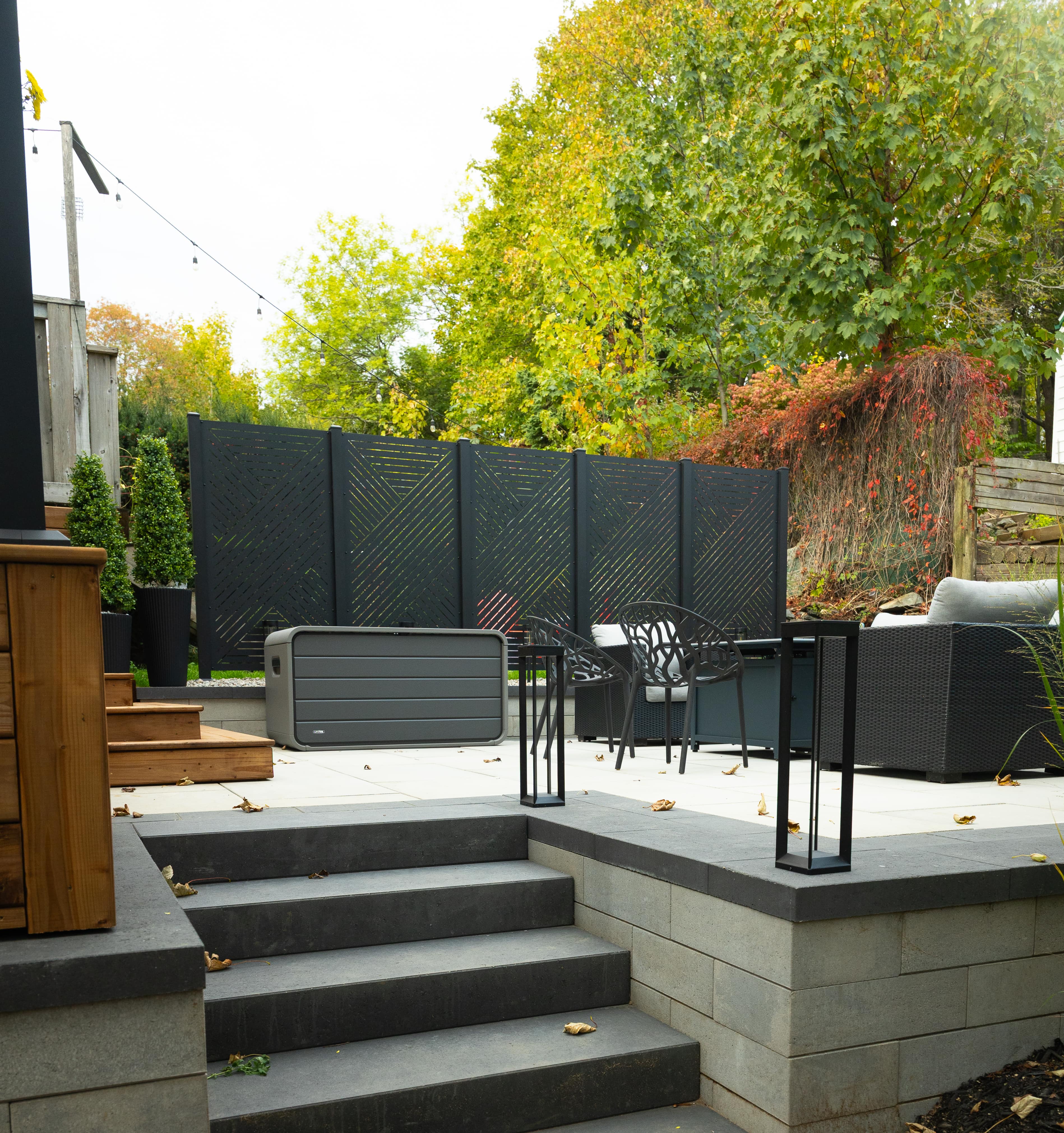 Paver patio with built in steps and privacy screen