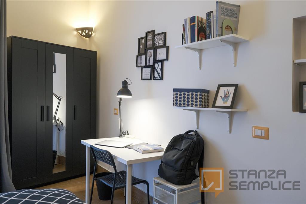 9 sqm room in Via Enrico Pessina, Napoli