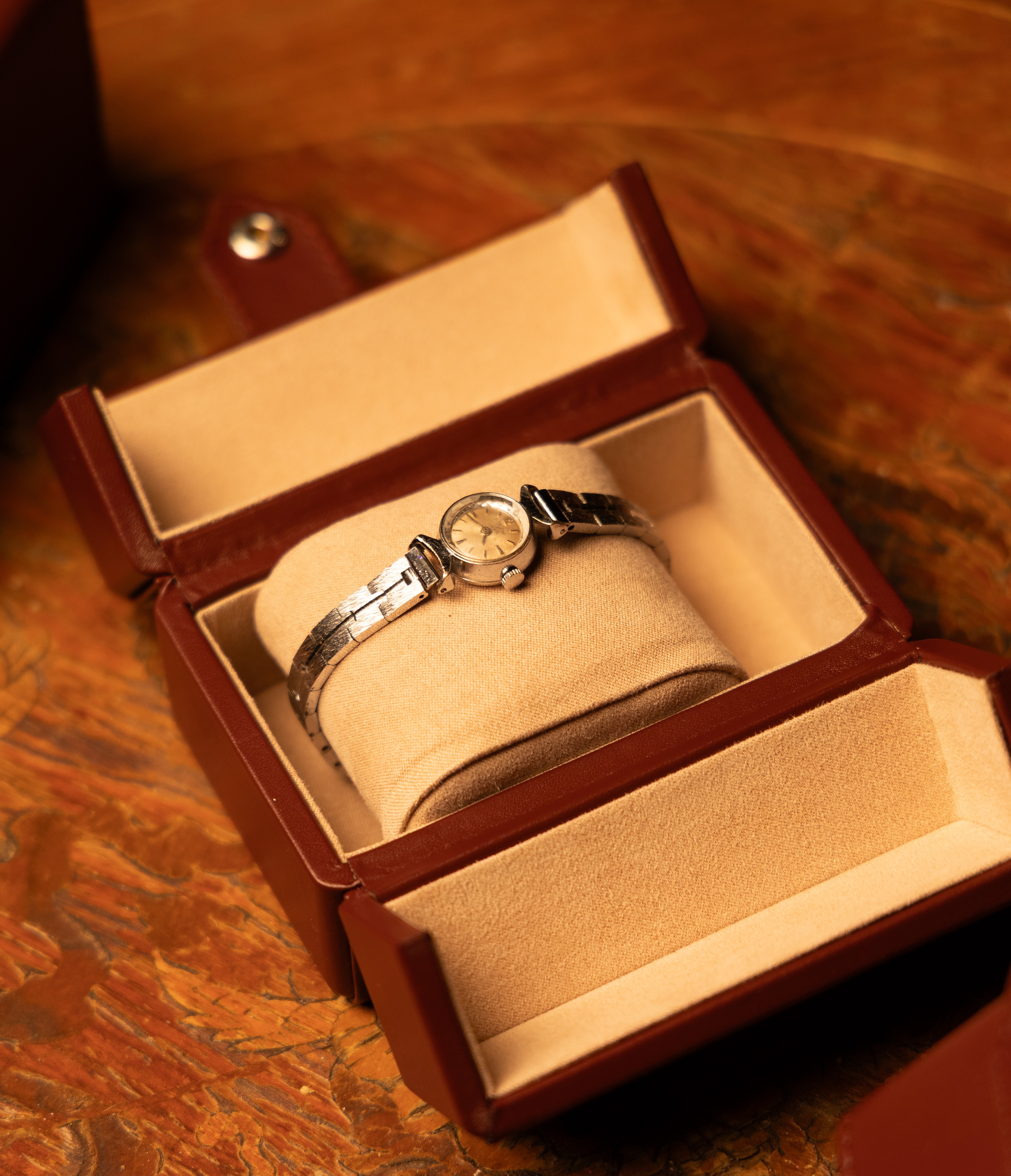 Vintage algino jewels watch top down view