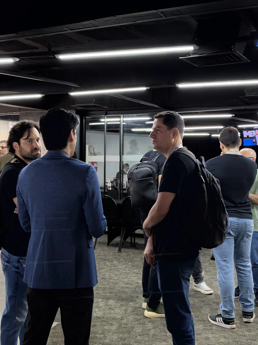 Networking entre participantes da Arena POP