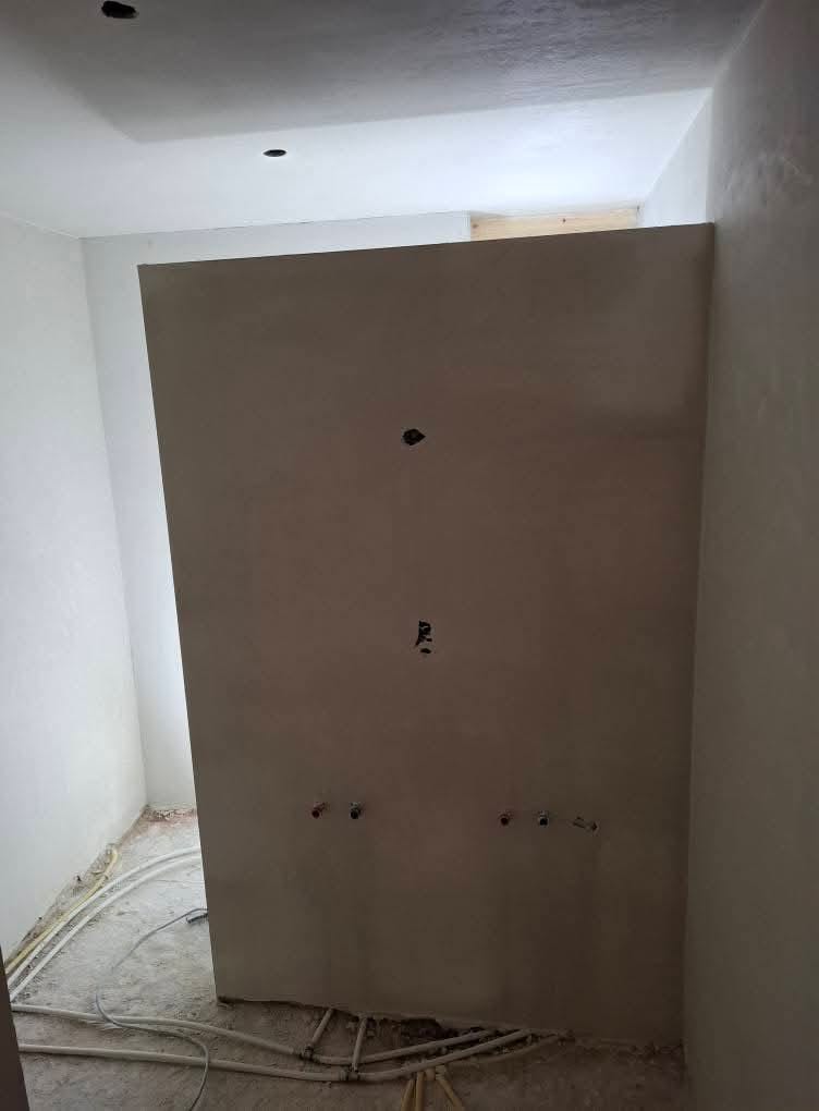 nieuwe-wand-badkamer-maastricht-stukadoor