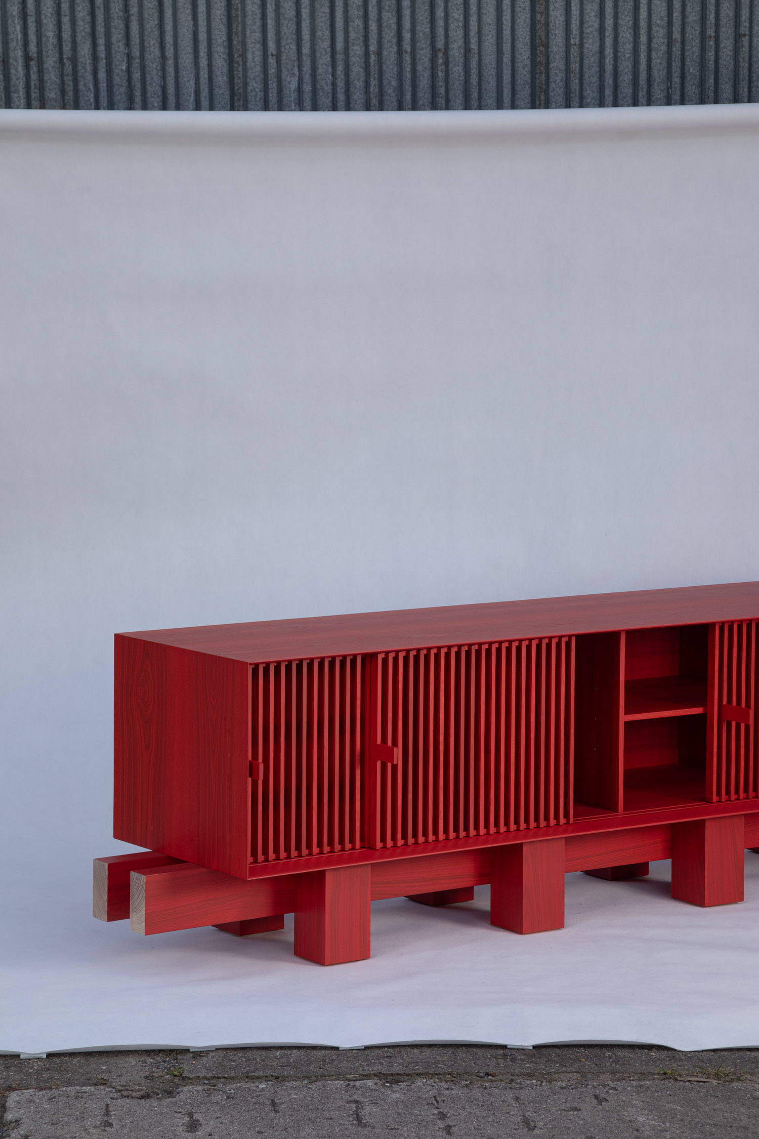 detail-solid-wood-top-with-organic-contours-audio-altar