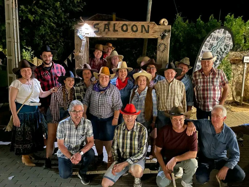 foto en grupo fiesta vaquera