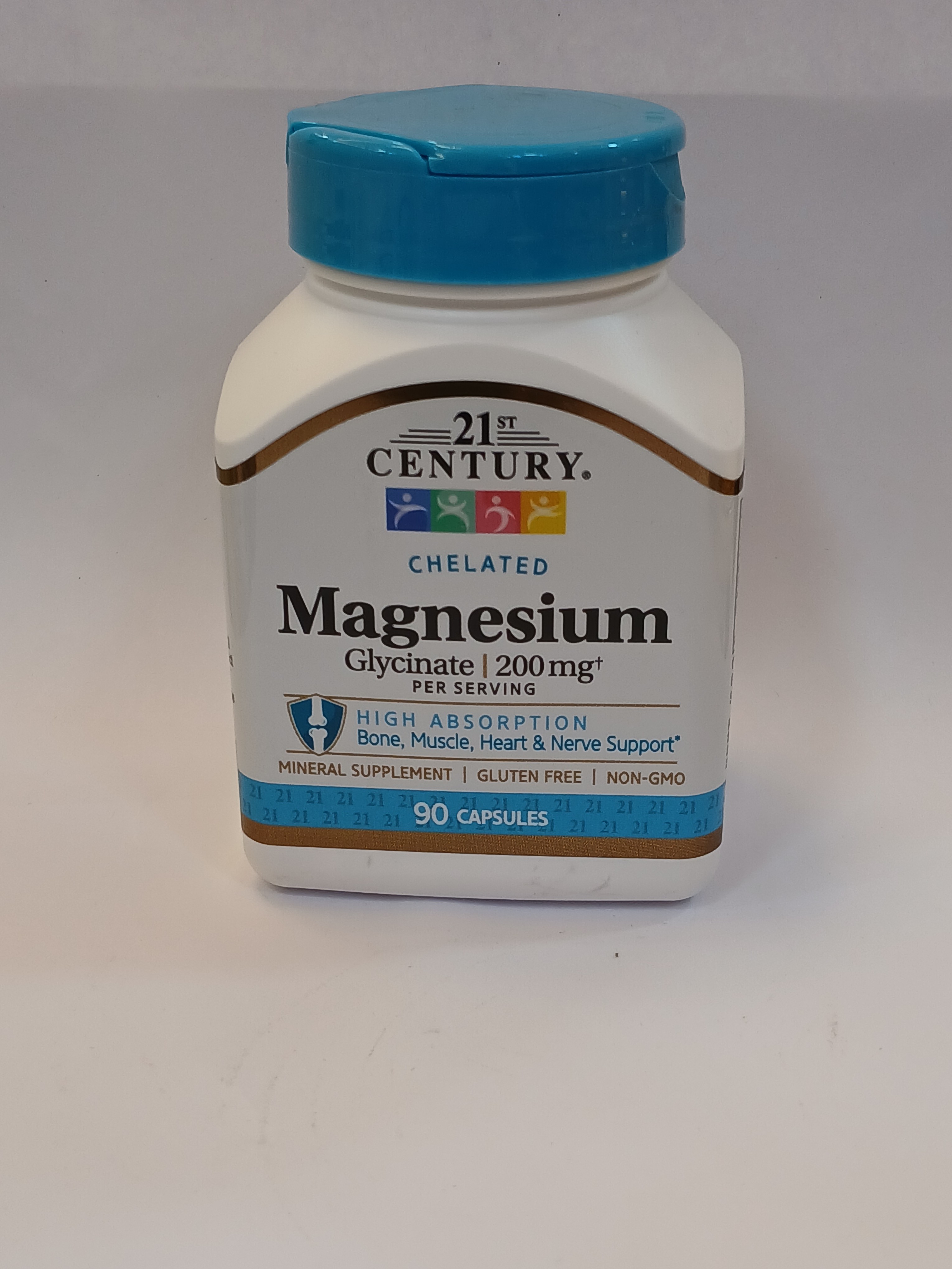 A white plastic bottle with a blue cap contains 90 chelated magnesium capsules, labeled with dosage and supplement information.