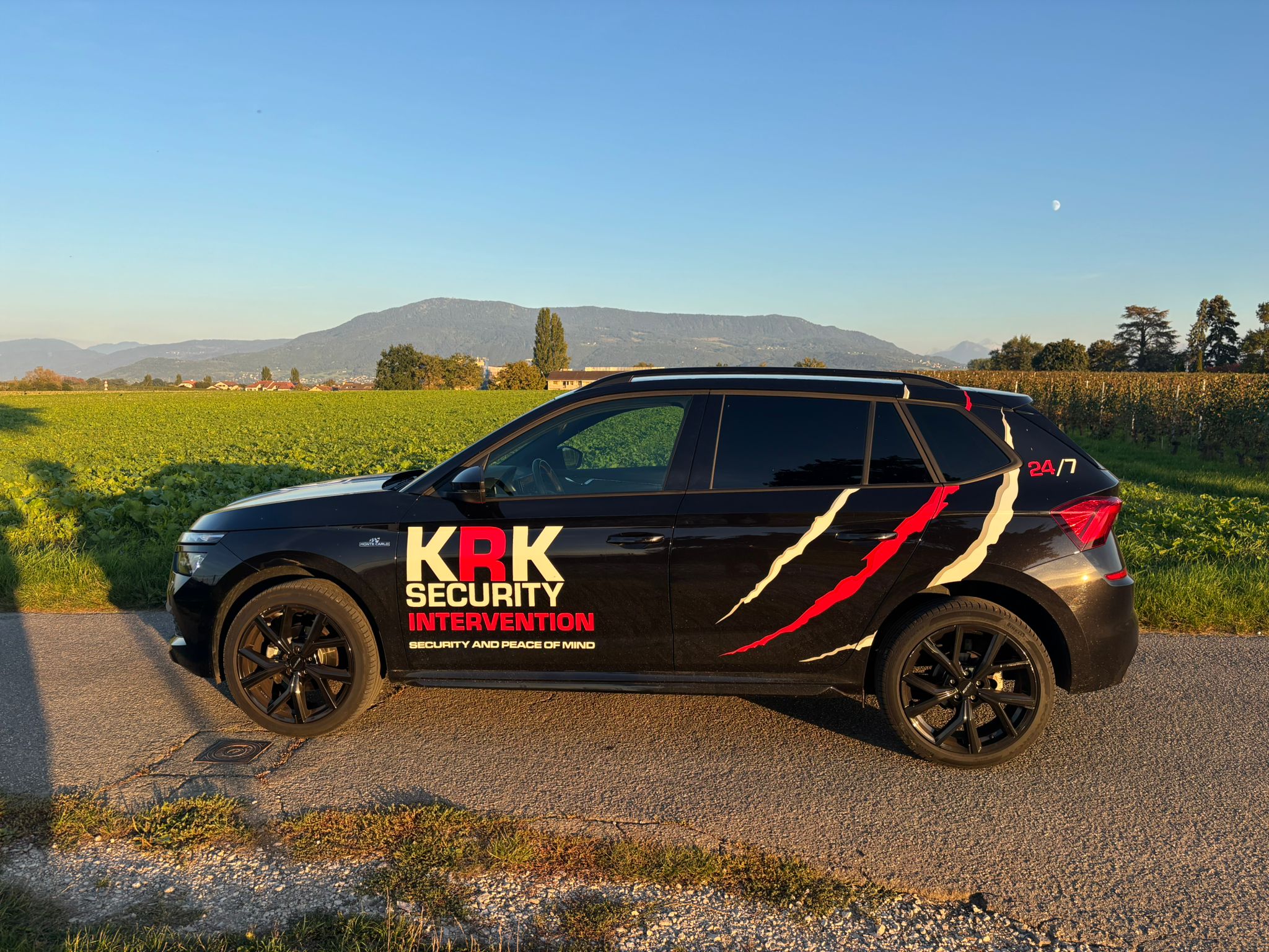 a black female model