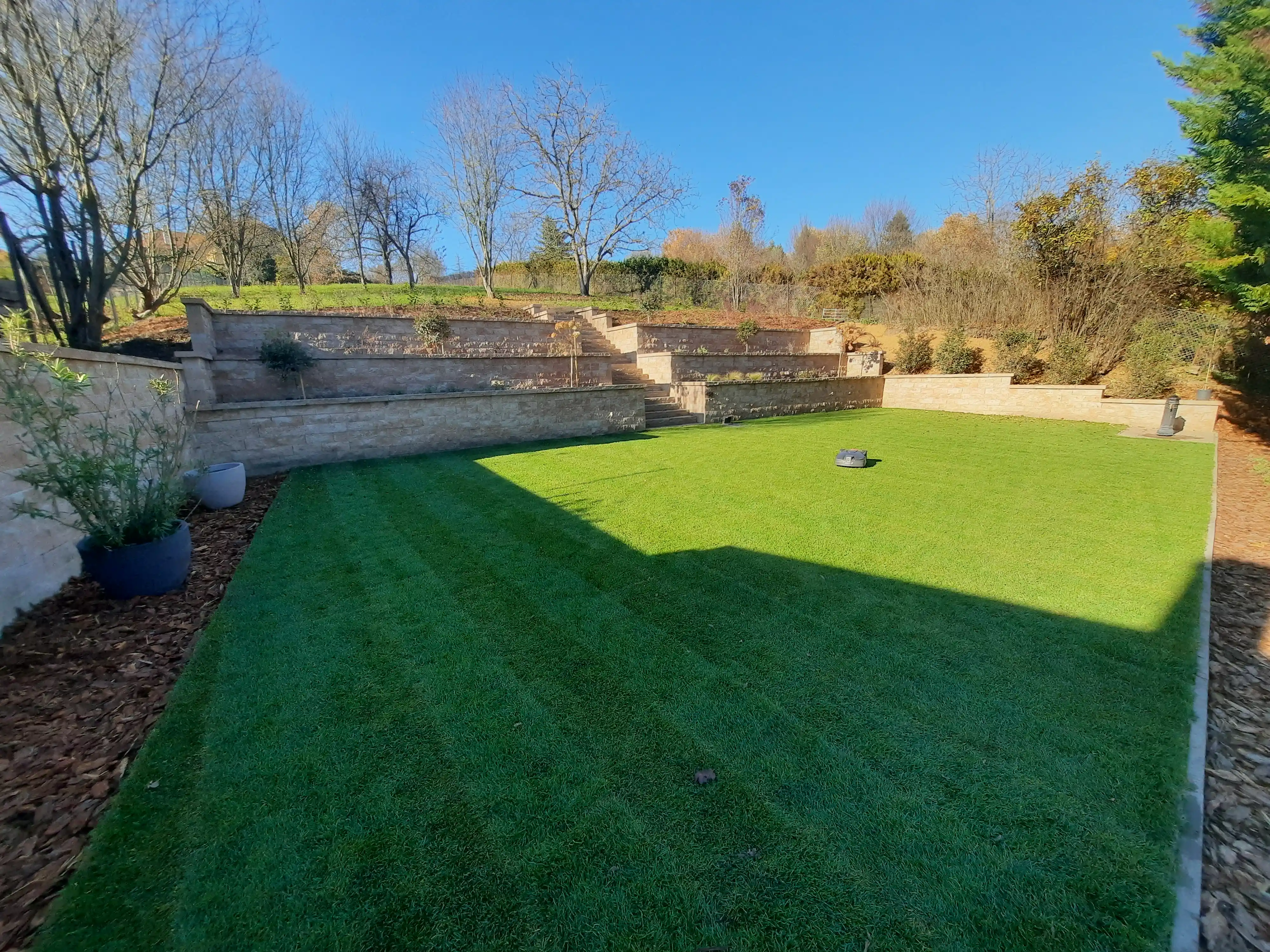  Modern kerttervezés pergolával és járdalépcsőkkel