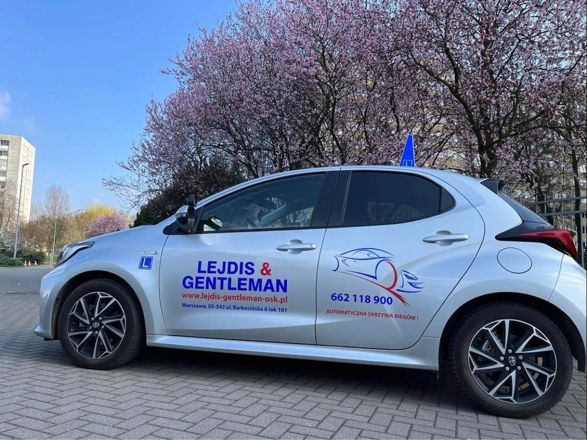 Zajęcia praktyczne w kursie na samochód – zdobywaj doświadczenie za kierownicą.