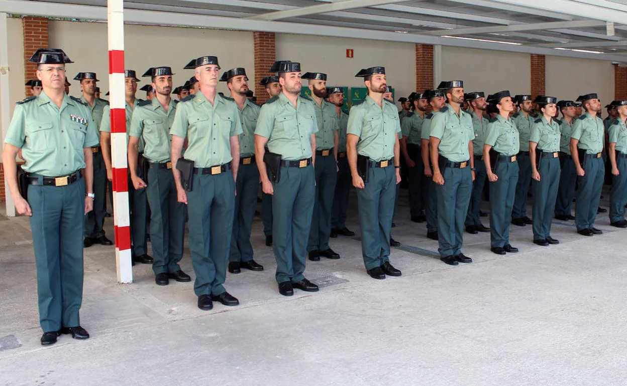 guardias civiles firmes