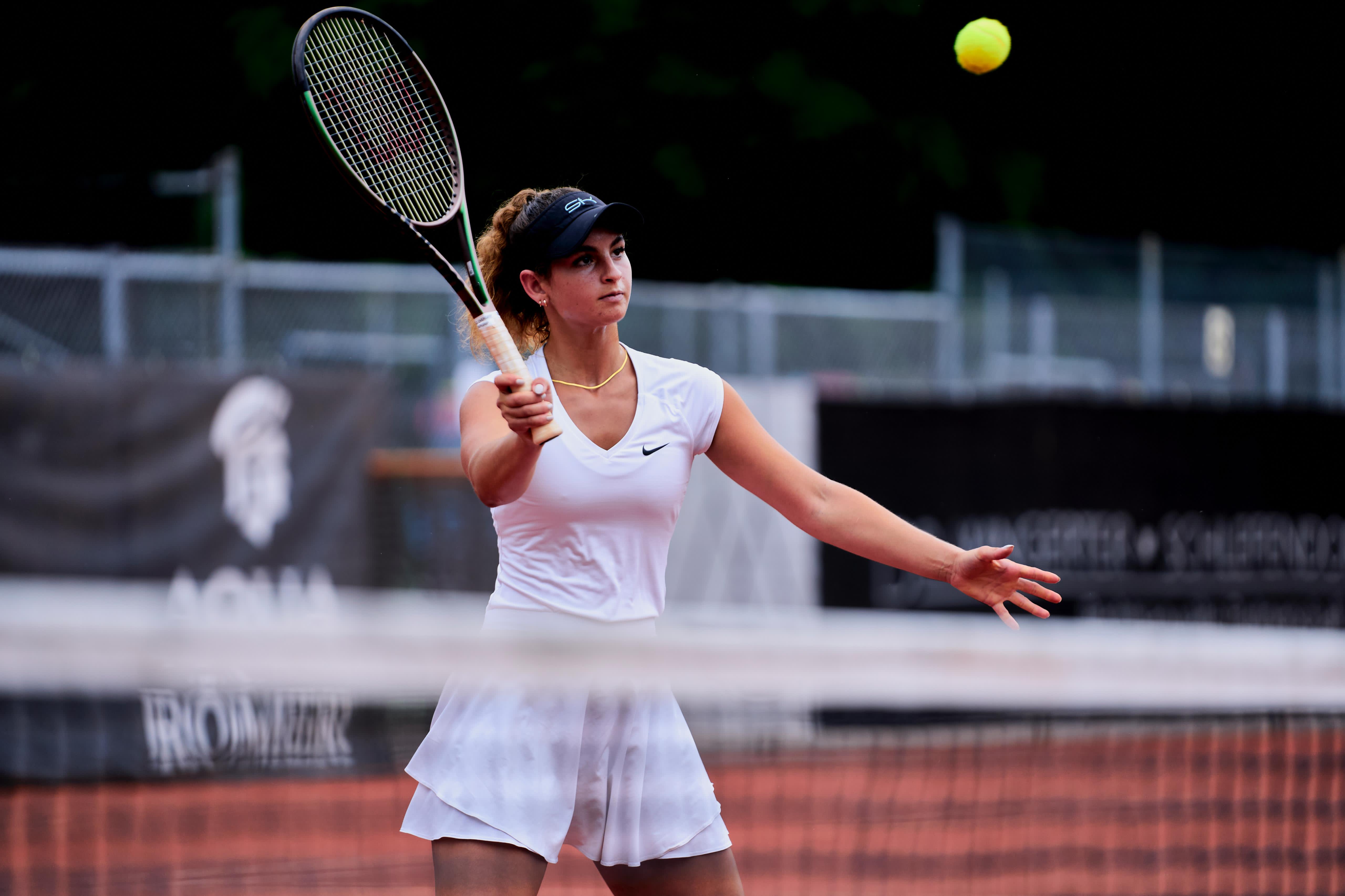 Tennismeisterei Tennistraining Tennistrainerin Kim