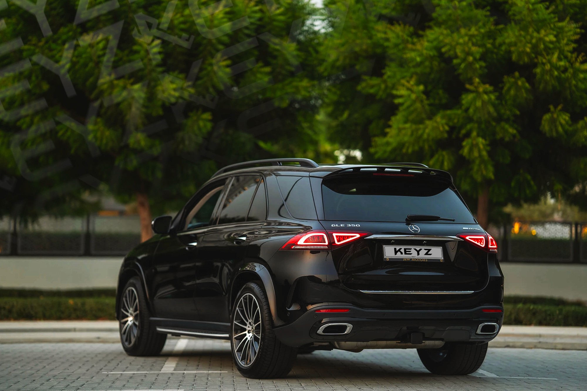 Vue extérieure arrière Mercedes GLE 350 Noir – Location SUV à Dubaï | Keyz Rent