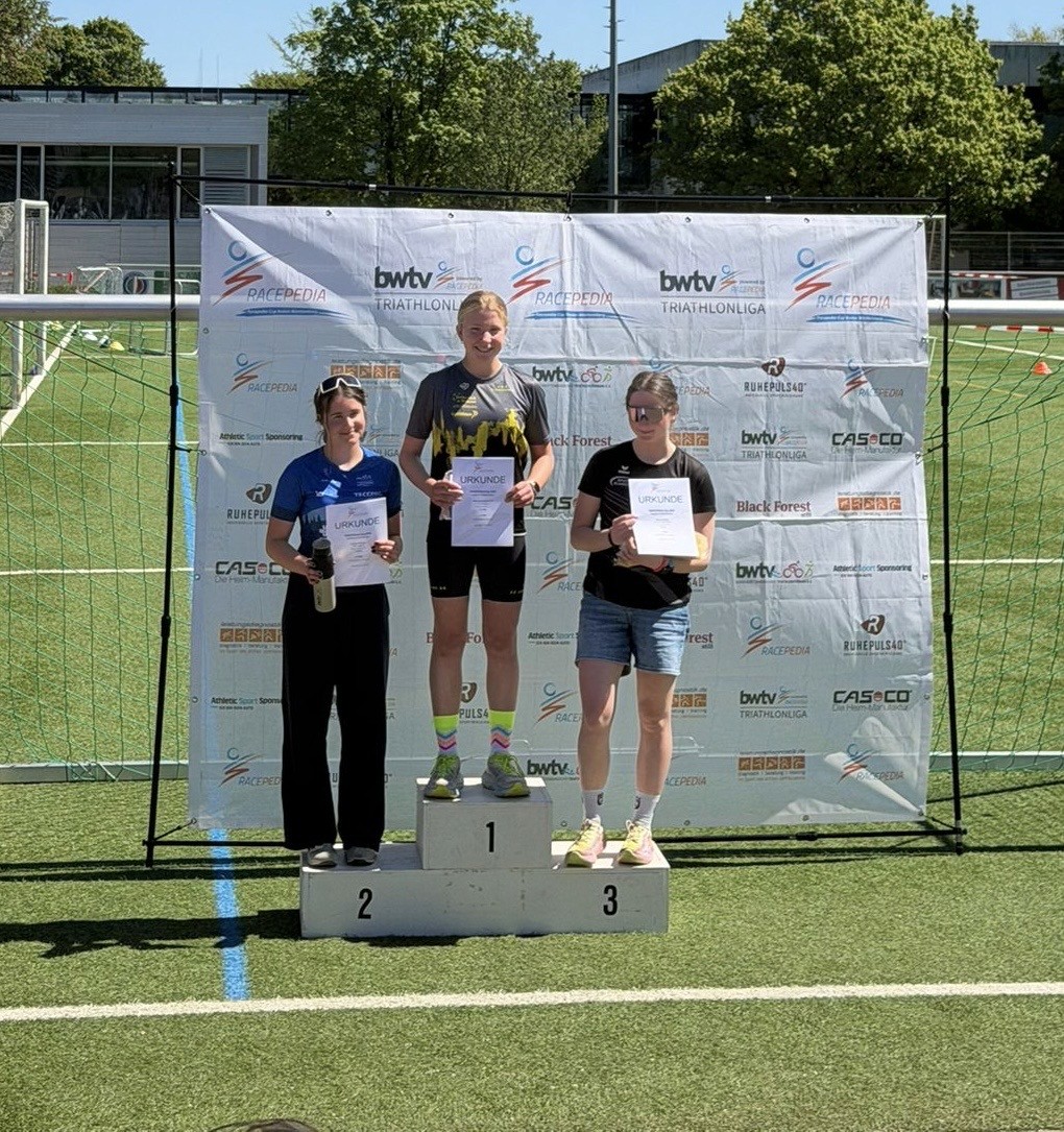 Vanessa Hambrecht beid er Siegerehrung zum 1. Platz bei den Juniorinnen