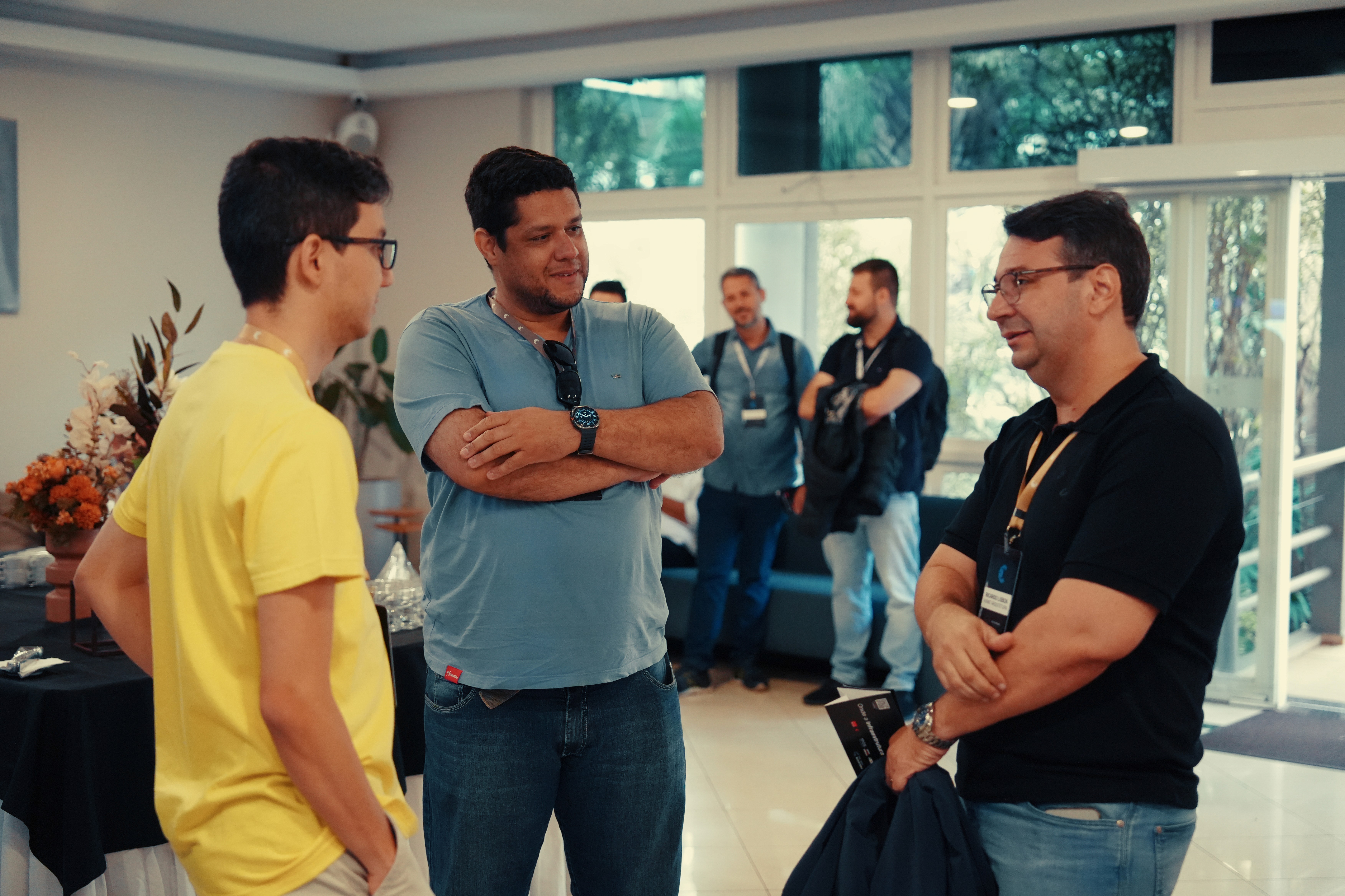 Imagem de pessoas conversando no evento IPM