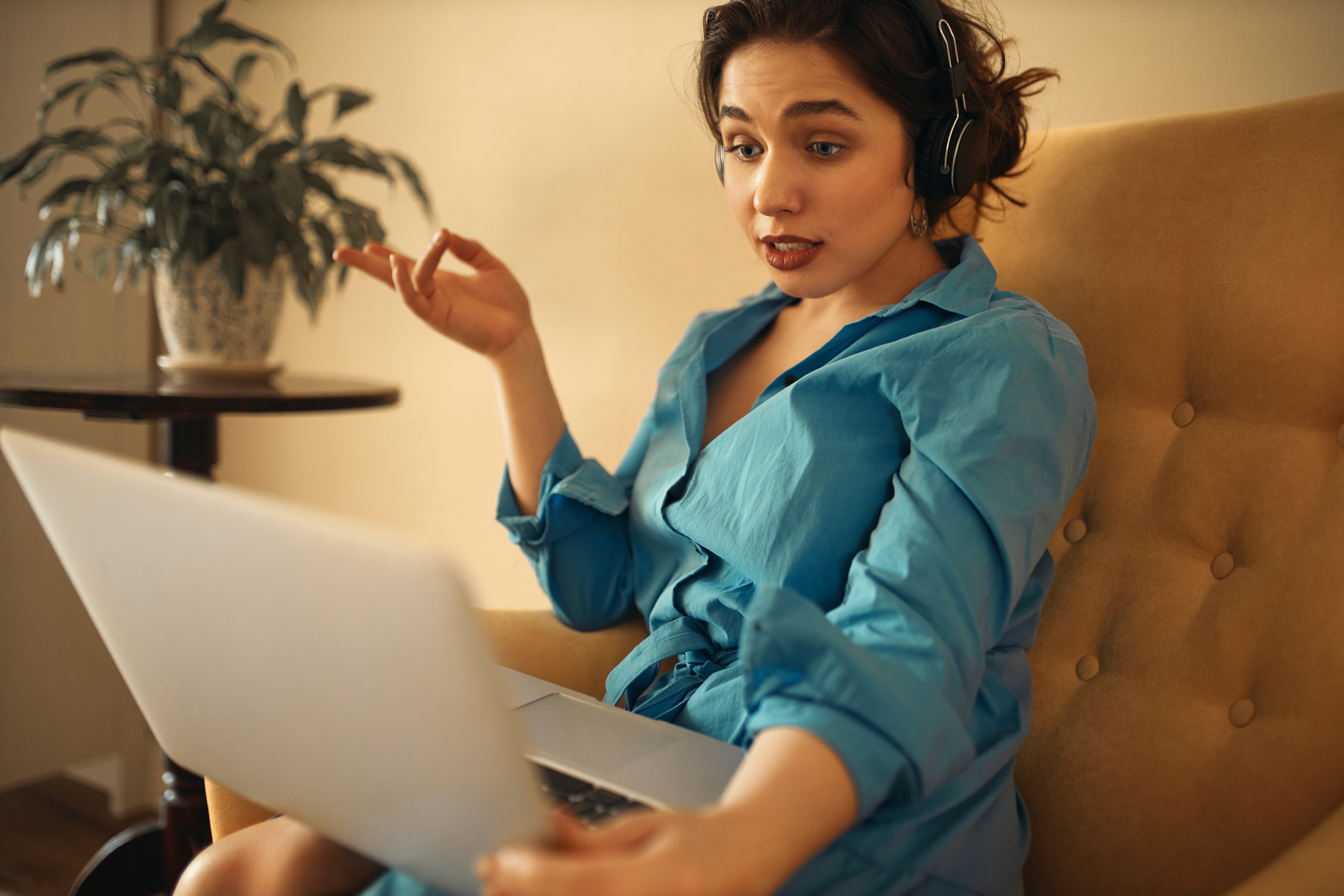 How to Reduce Customer Support Costs With AI Chat 