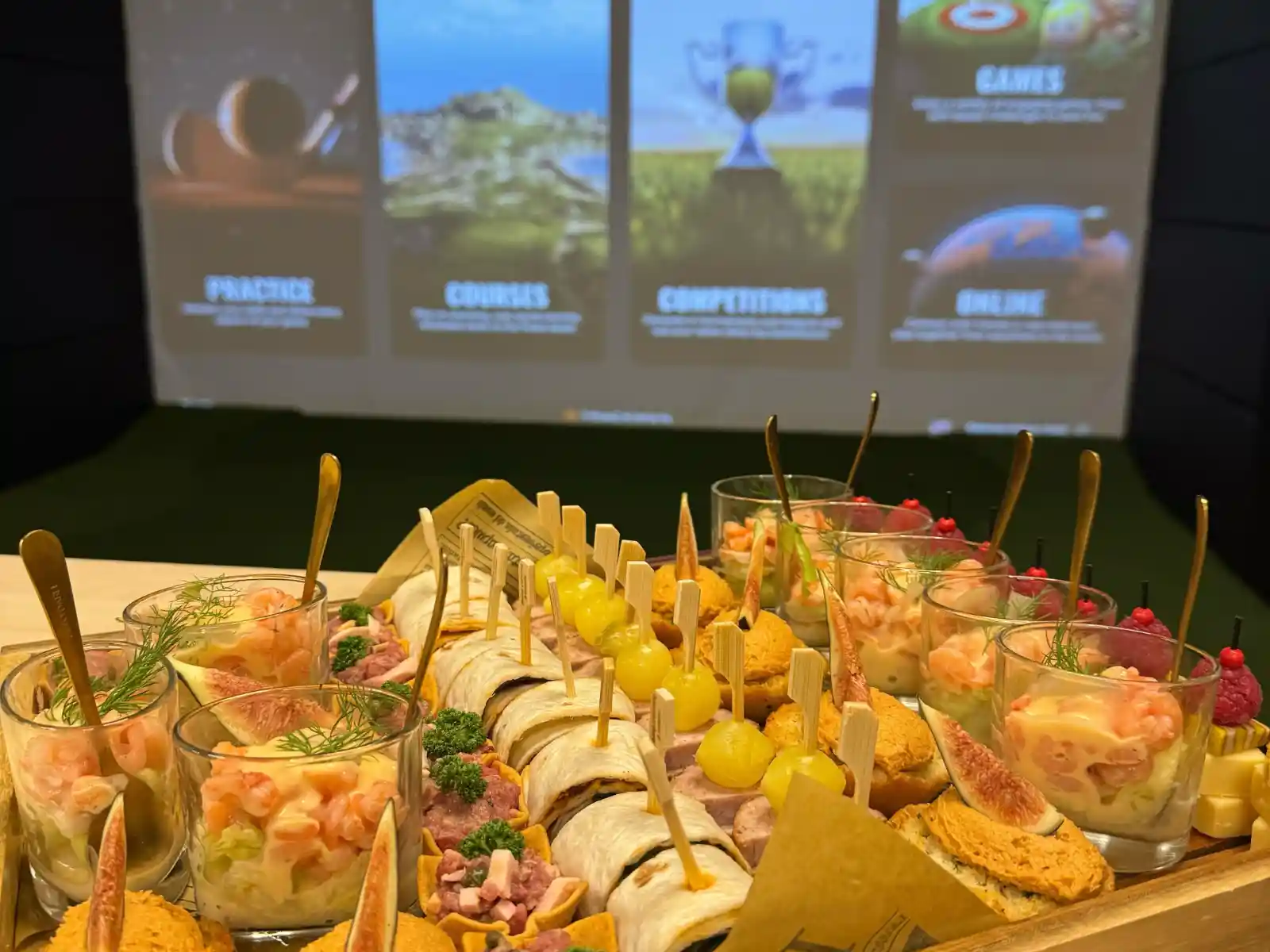 indoor-golf-borrel-hapjes-balanss-rutten-bedrijfsuitje-trackman-simulator-horeca