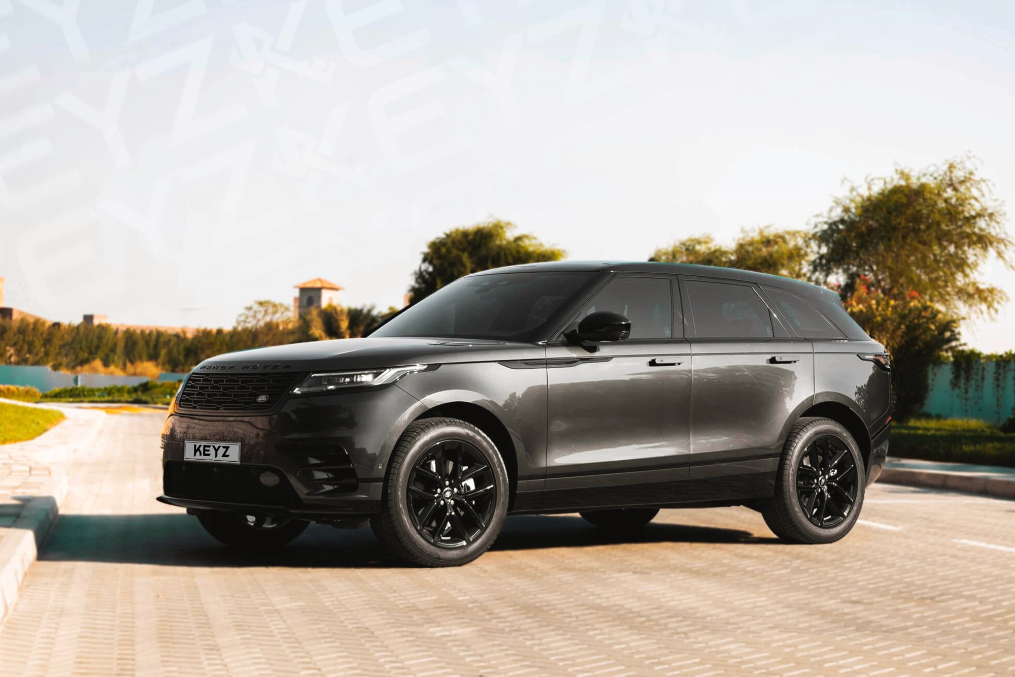 Vue extérieure Range Rover Velar Gris – Location SUV à Dubaï | Keyz Rent