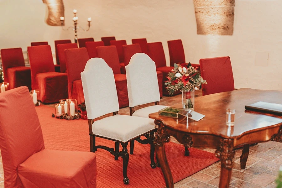 tassilo-saal_all-red-frontaufnahme