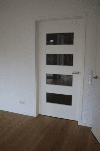 picture of a door built by the carpenter