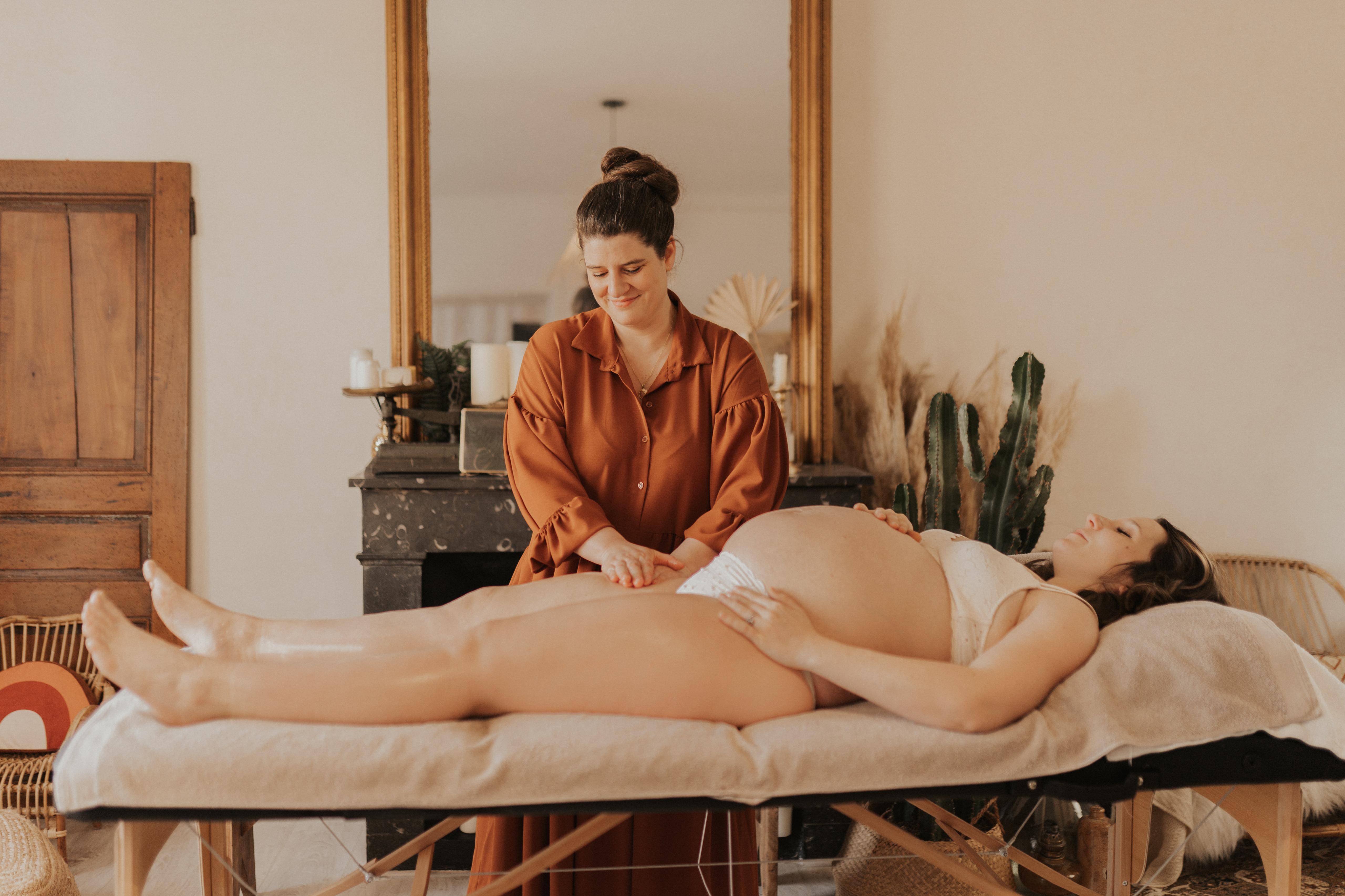 Participante à la formation au rituel visage Glow Maternité