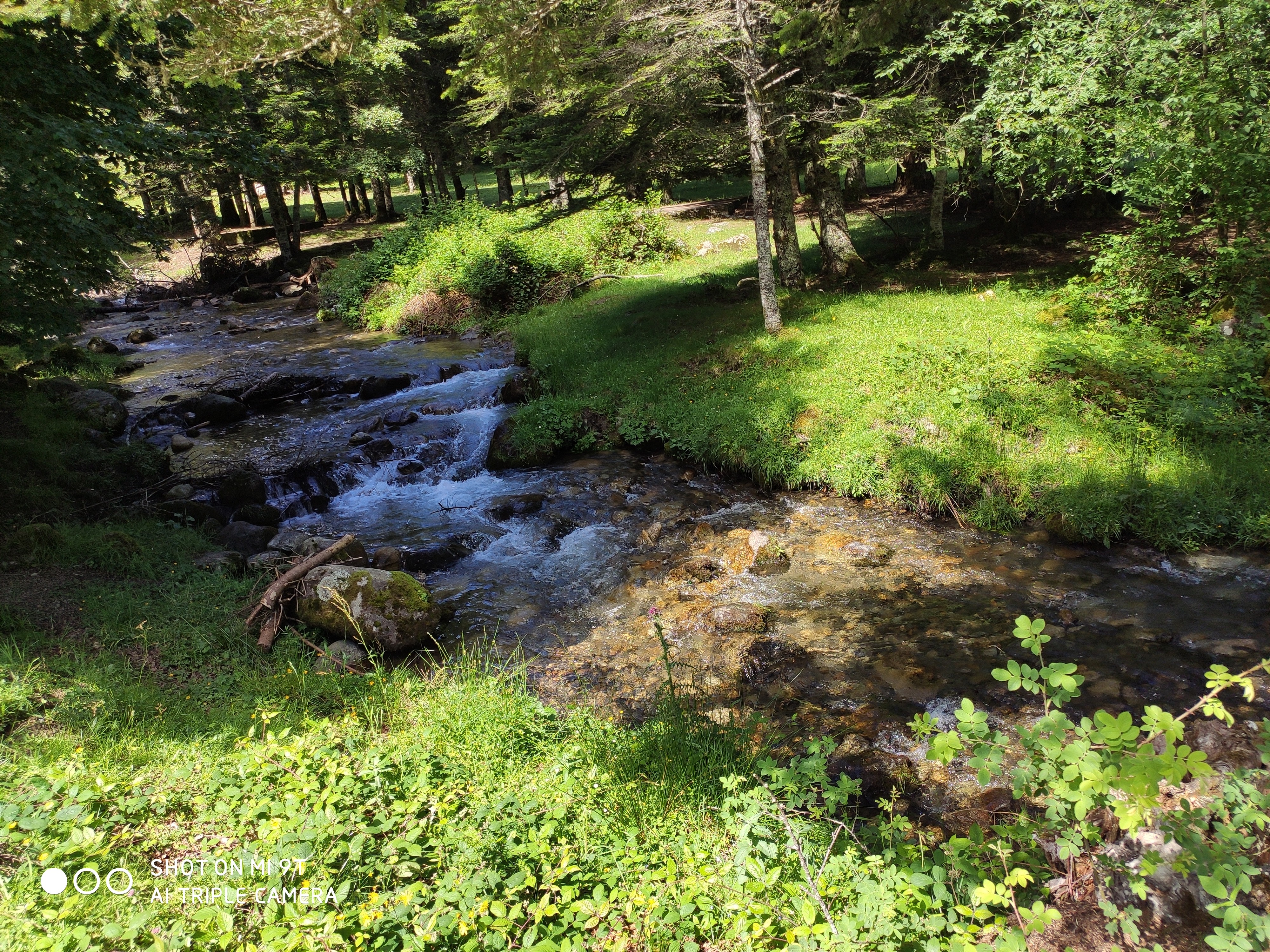 le site lechaletdarmelle.fr a été réalisé par thefold.fr