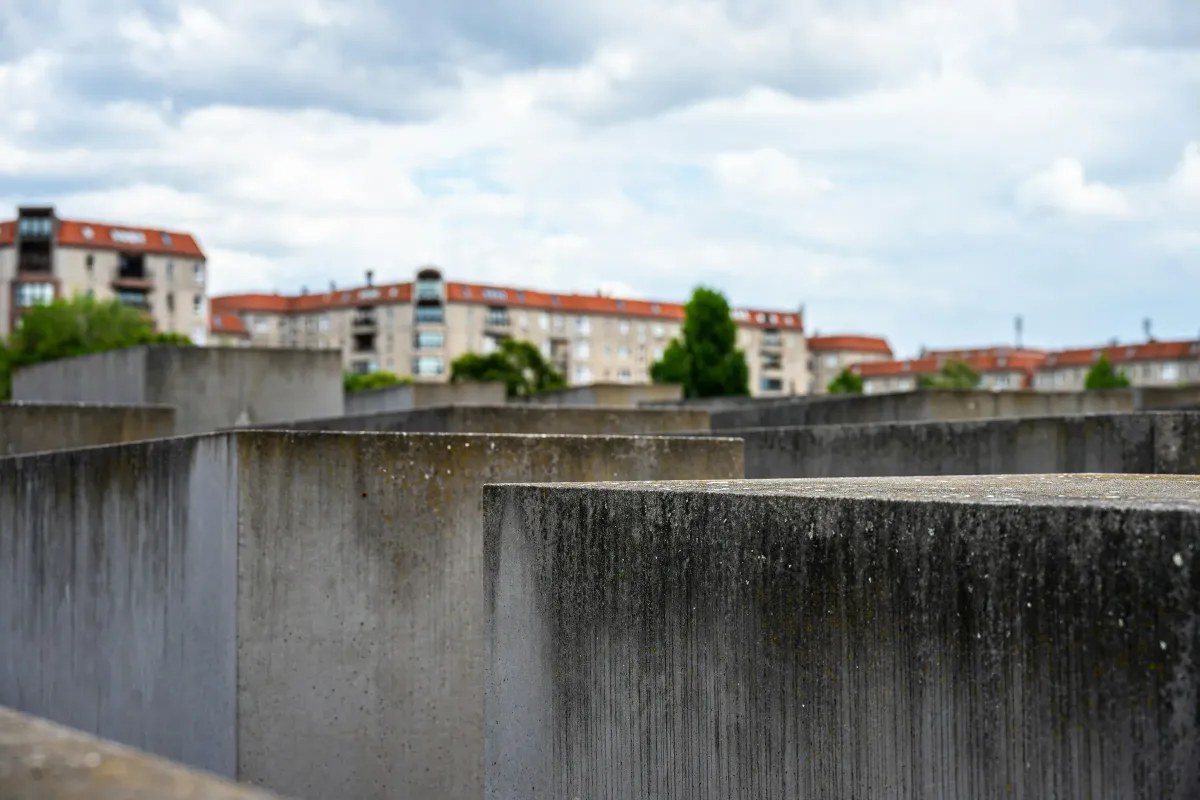 Cour du Rhône — facade fragments