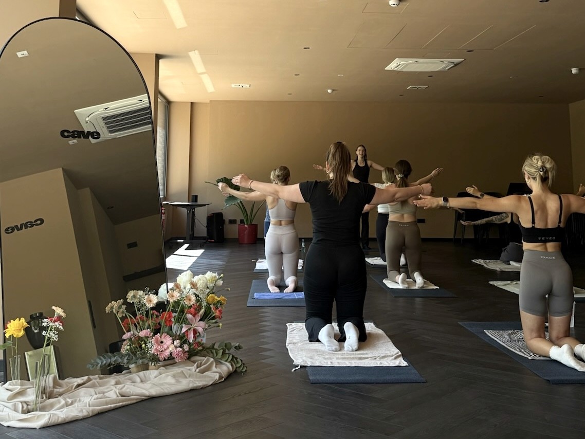 Teamevent in Frankfurt. Eine Gruppe im Pilates Event als Teamevent.