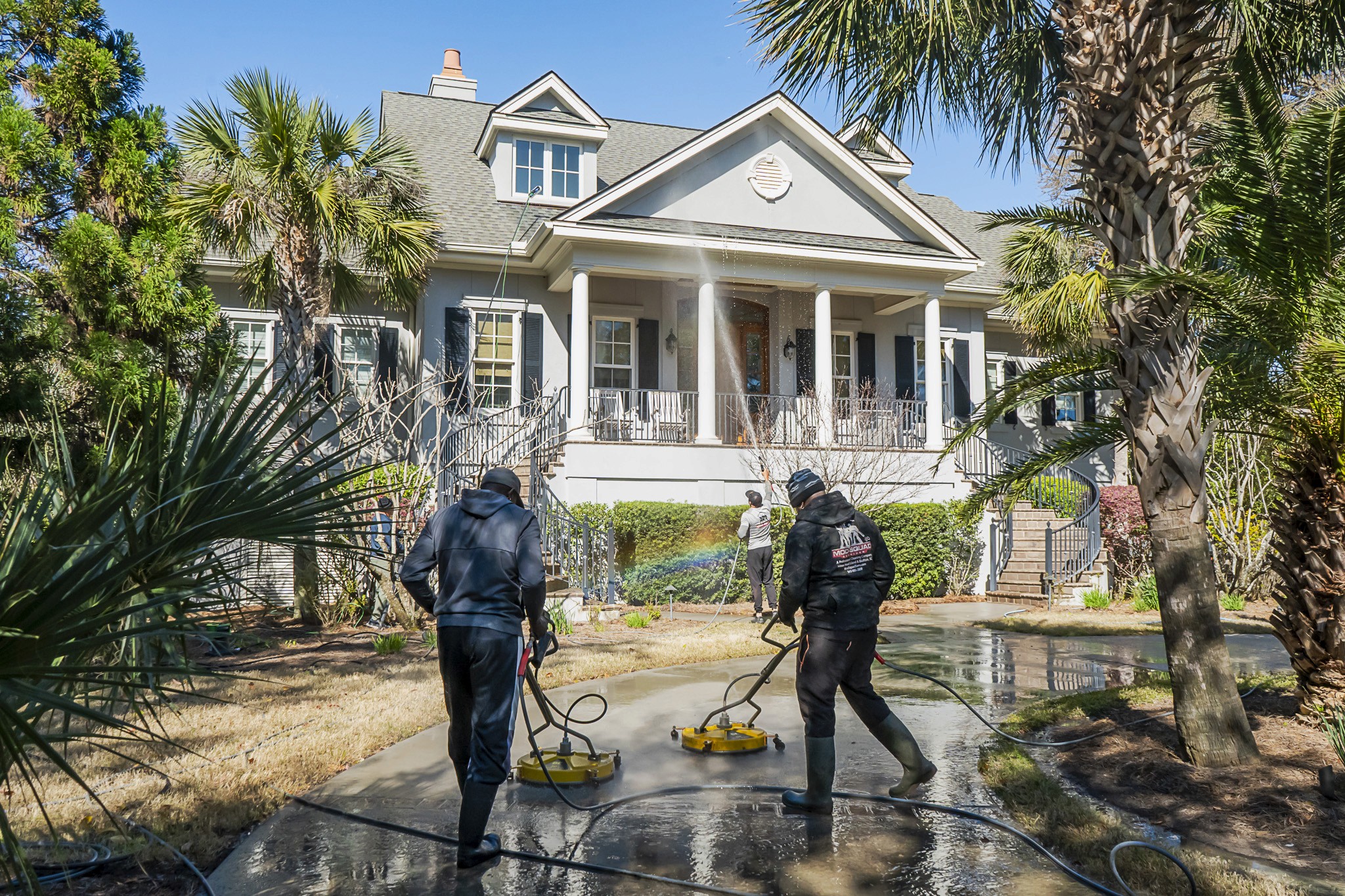 Exterior soft and power washing in Hilton Head—house siding being professionally cleaned by Mod-Squad Services