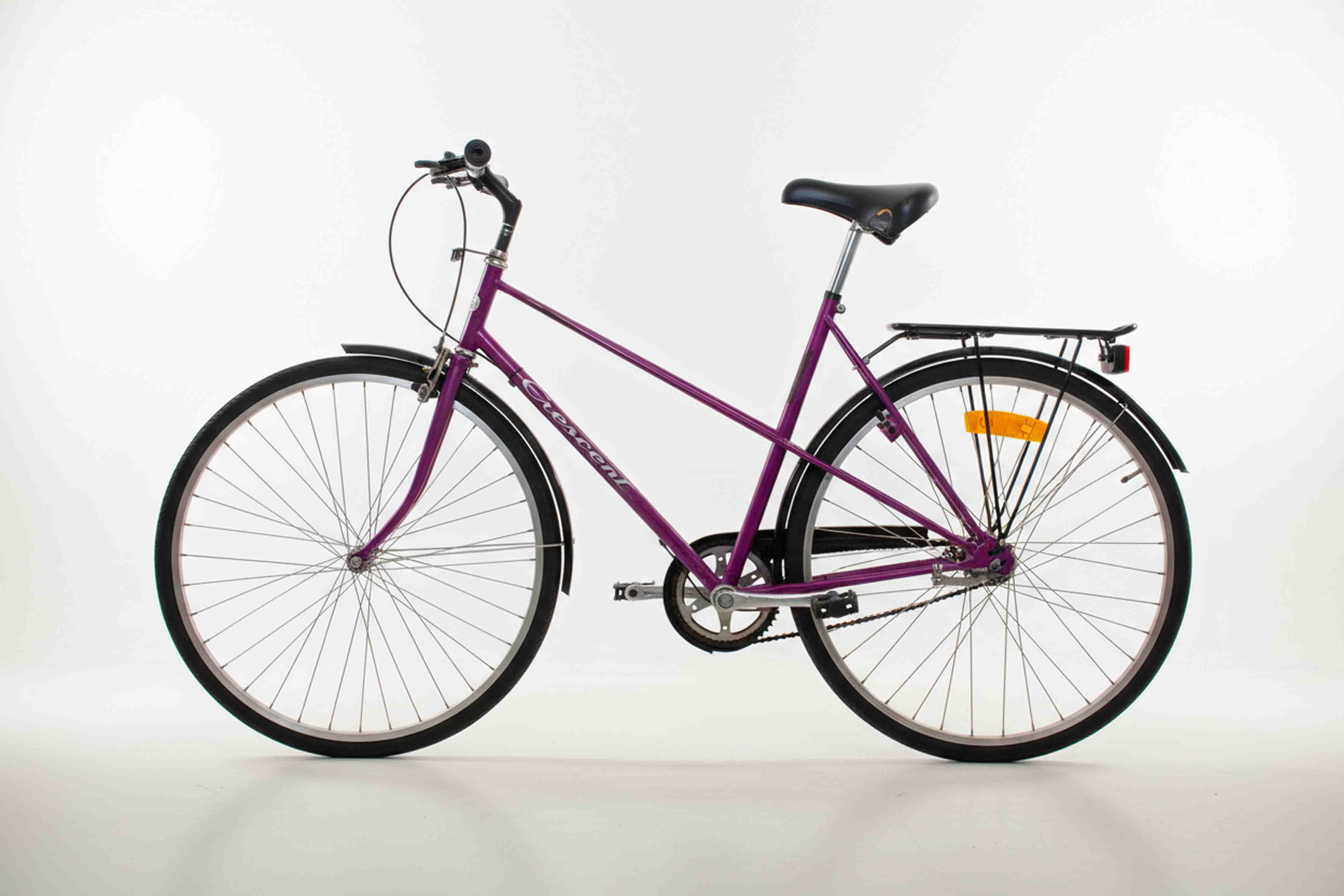 Begagnad lila Crescent citycykel med sju växlar och pakethållare, till salu i Uppsala