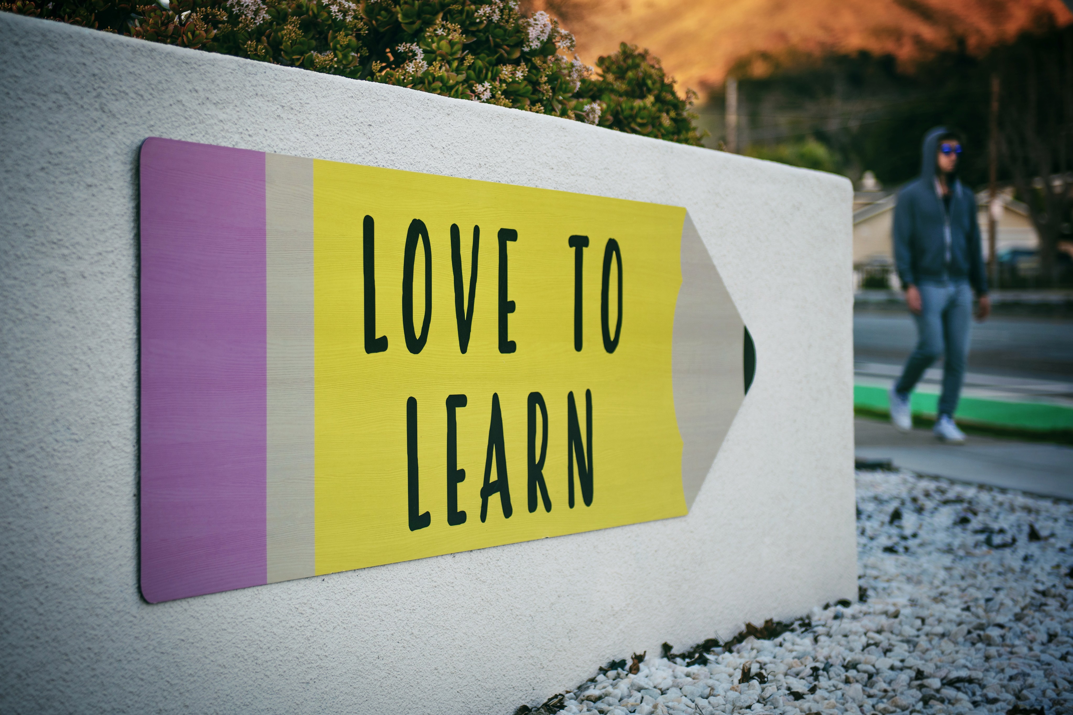 love to learn pencil signage on wall