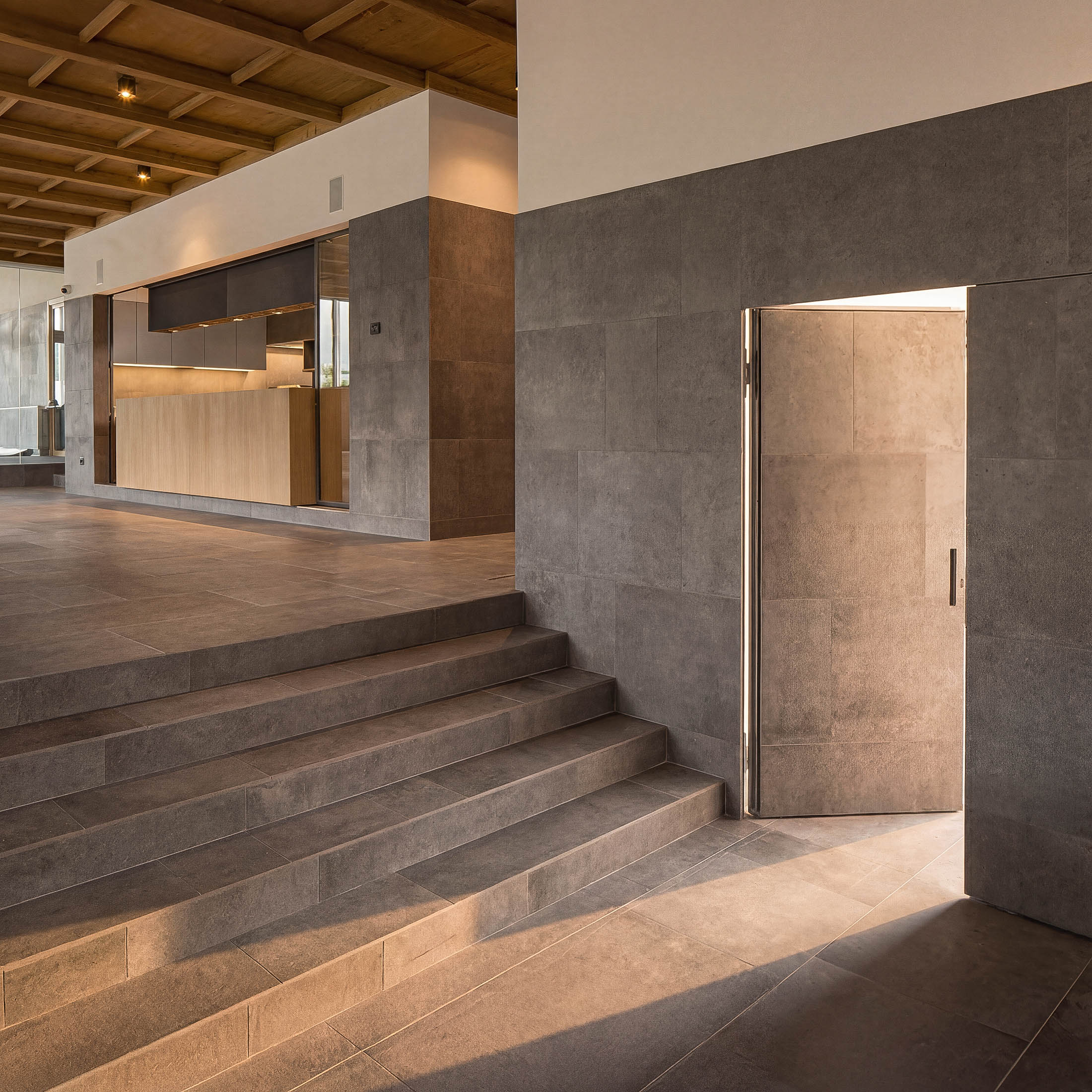 Small workshop with a metal table in the middle