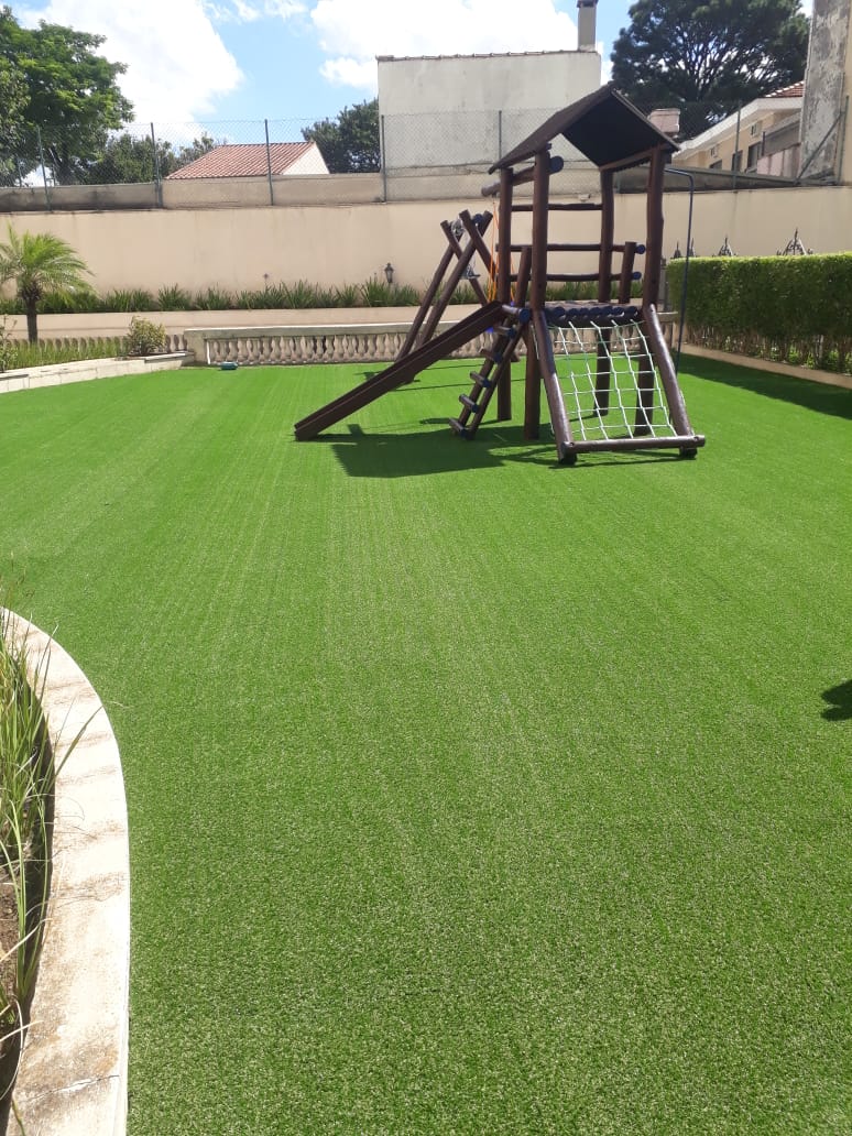 Grama sintética playground