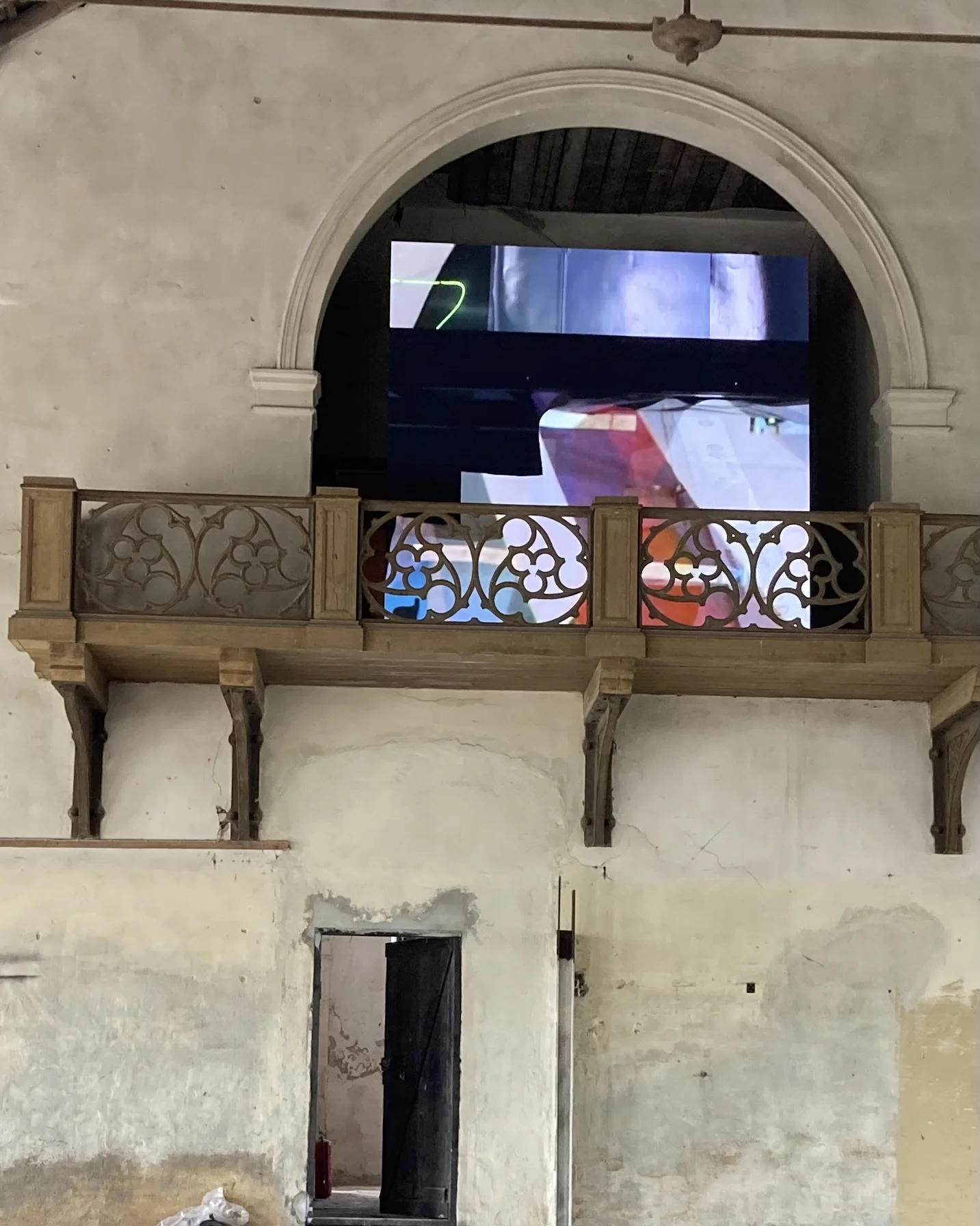 EarthdrivE - A drift. Film loop,  LED screen, placed on the balcony inside the ridinghall.