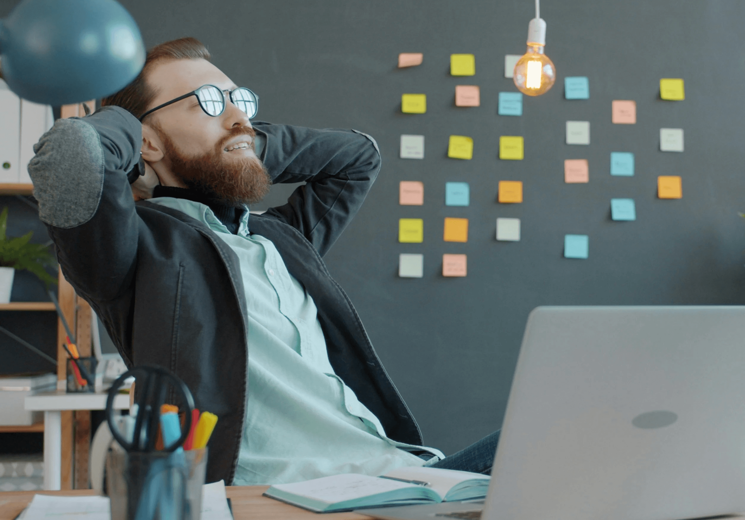 A view of the top of the eiffel tower