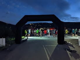 Crowd of racers at dawn