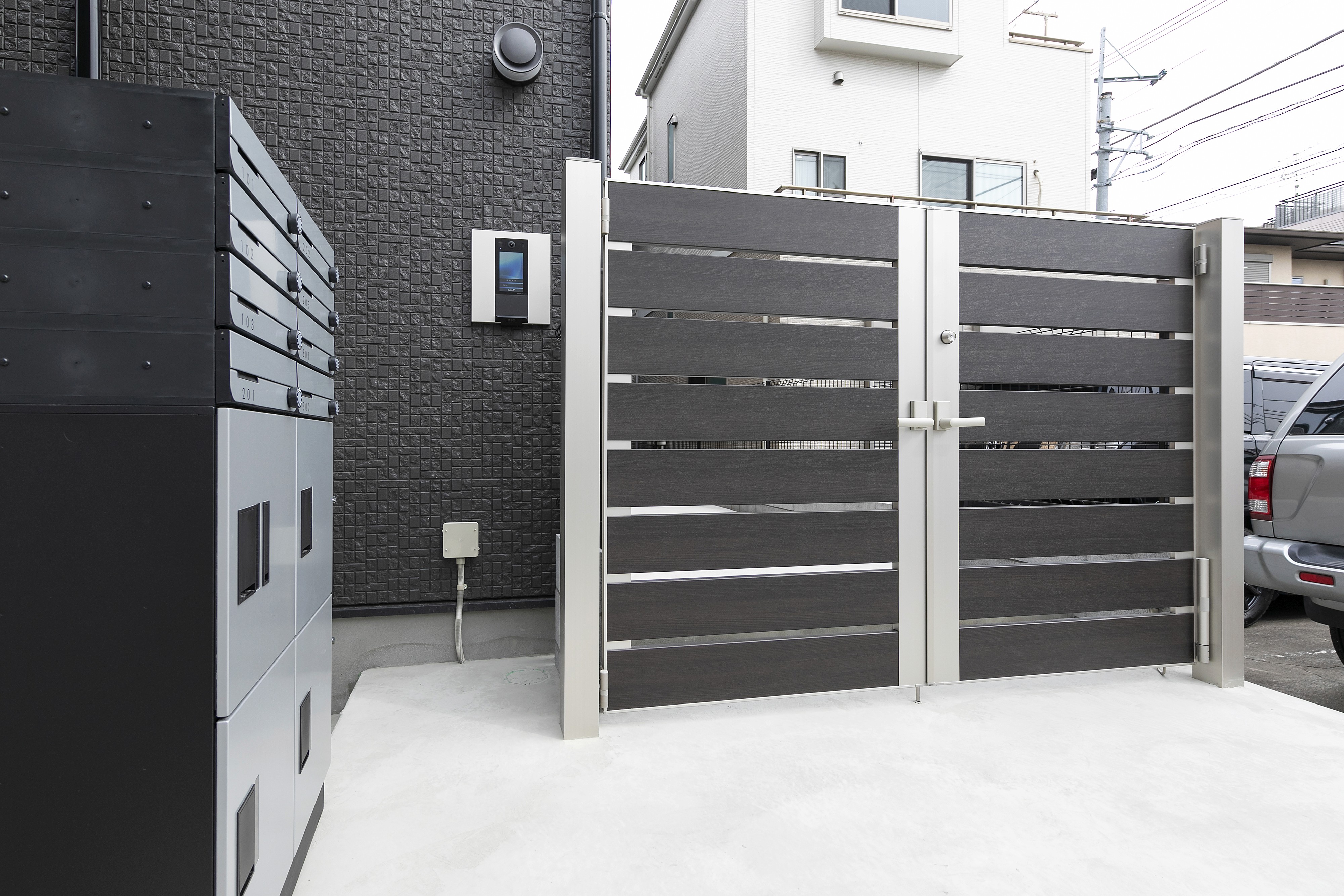 WoodCrest東尾久Residence_オートロック門扉