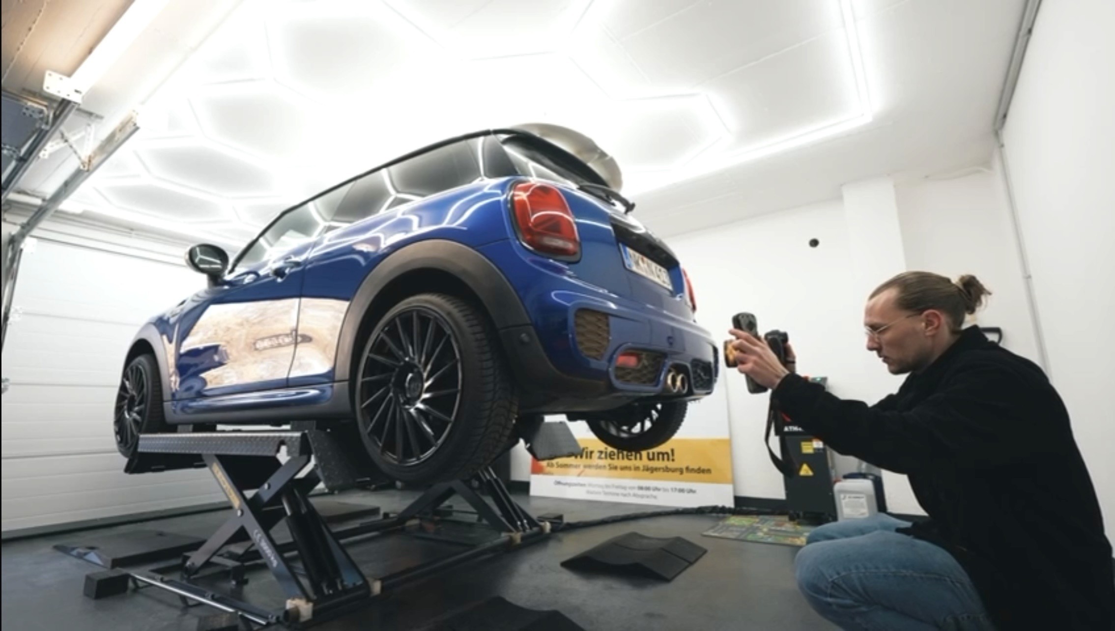 Auto wird geprüft bei Schadengutachter Amadeus Breit im Saarpfalz-Kreis