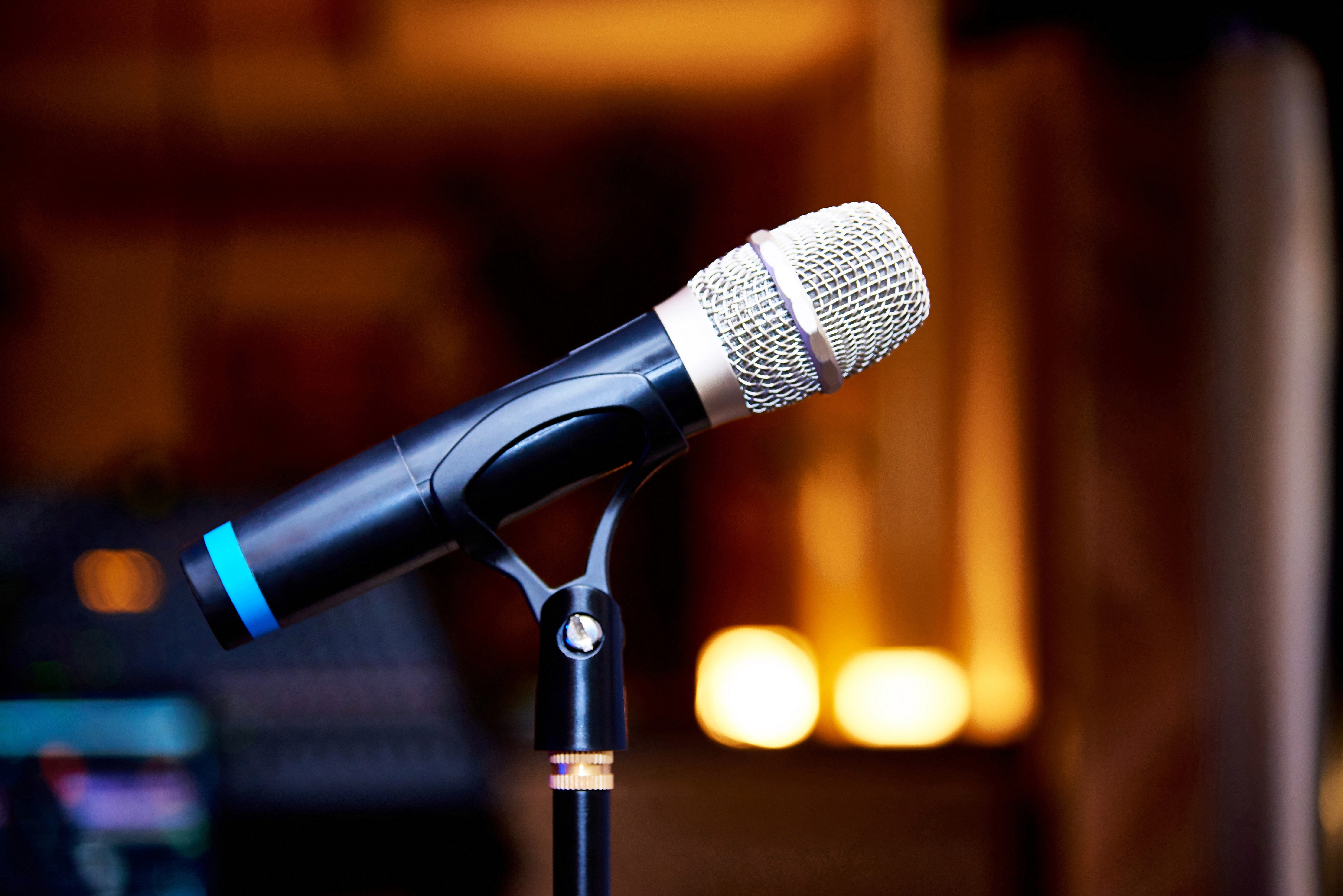 A Photograph of a microphone indicating Vocal lessons