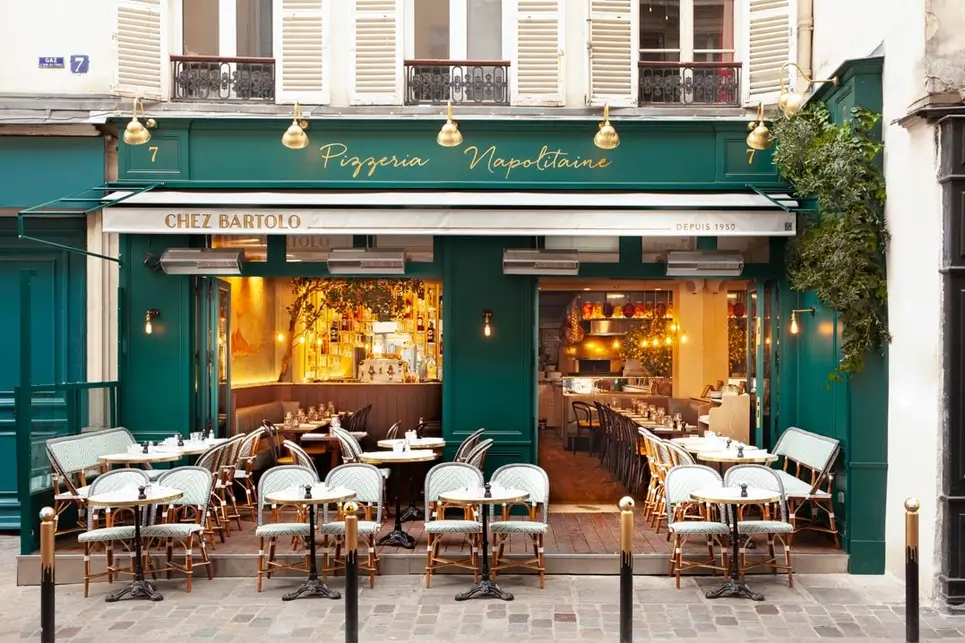 Photo de la devanture du restaurant, au coeur de Saint-Germain-des-Prés à Paris 6e arrondissement