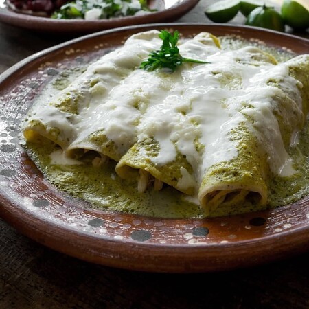 Tortillas filled with chicken or cheese, topped with green sauce.