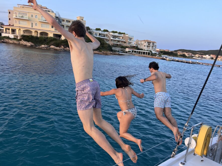 BSST members sailing together