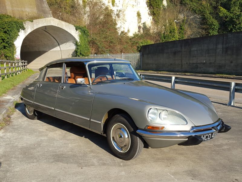 1975 Silver DS23 Semi-auto Pallas RHD. Three-quarter view 