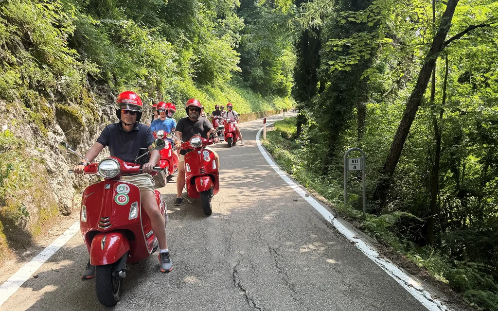 Toscana på en original Vespa | Expa Travel