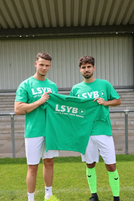 Sponsoring von LSYB für die TSF Ditzingen – Warm-up-Shirts als Zeichen regionaler Verantwortung und Markenbindung