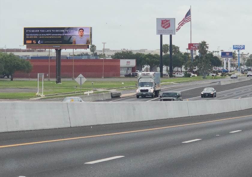 com.lamar:022.001507 — digital billboard in Corpus Christi