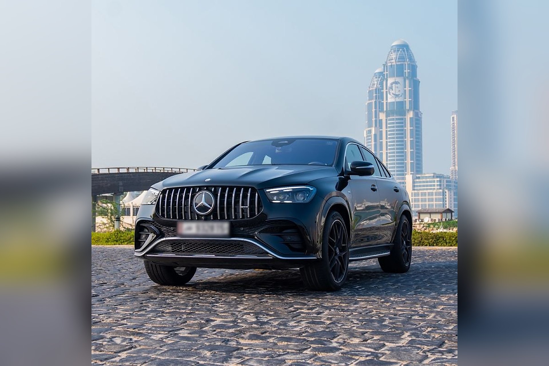 Une Mercedes-AMG GLE 63 S coupé noire, immatriculée au Qatar, garée à The Pearl, à Doha, le modèle de notre exemple d'occasion