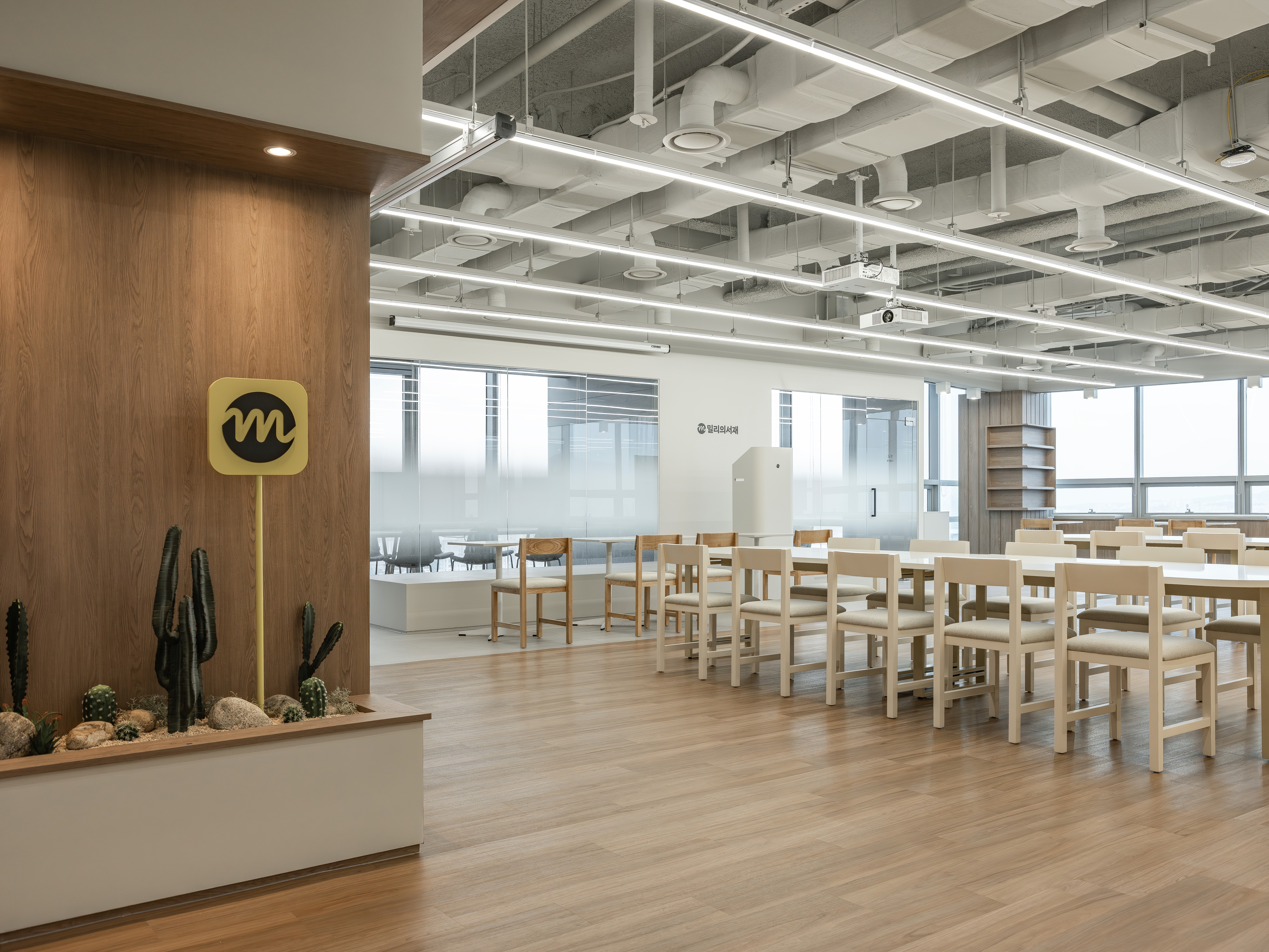 밀리의 서재 우드톤 라운지