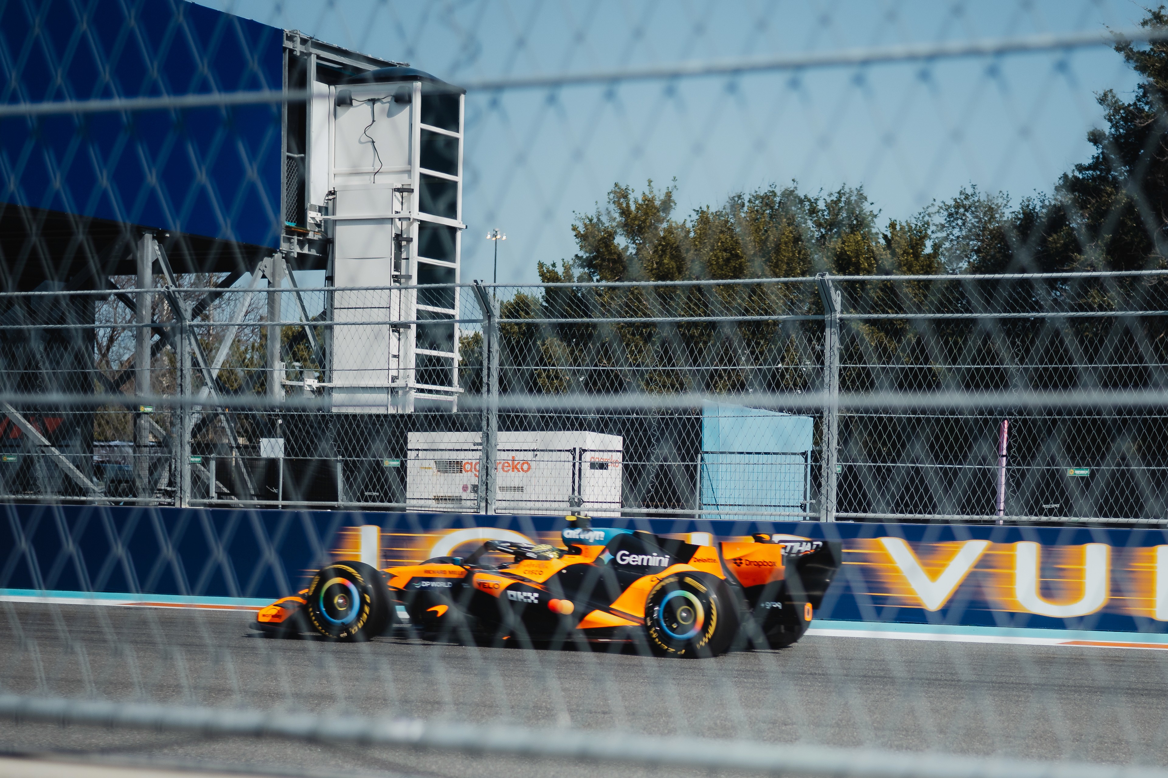 F1 — photograph 20