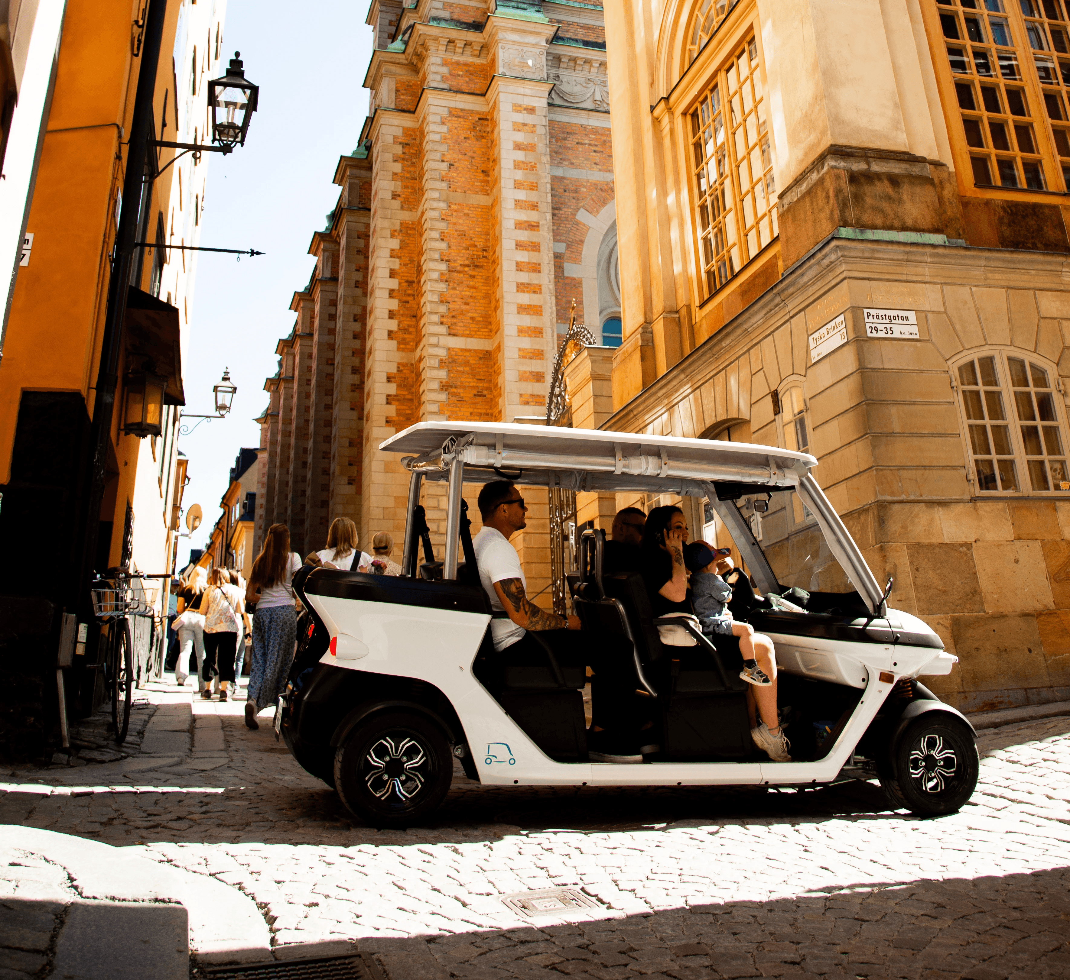 Concetrated triathlete grayscale