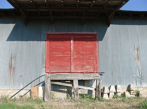 magic plan example showing object detection highlighting a warehouse door in an image