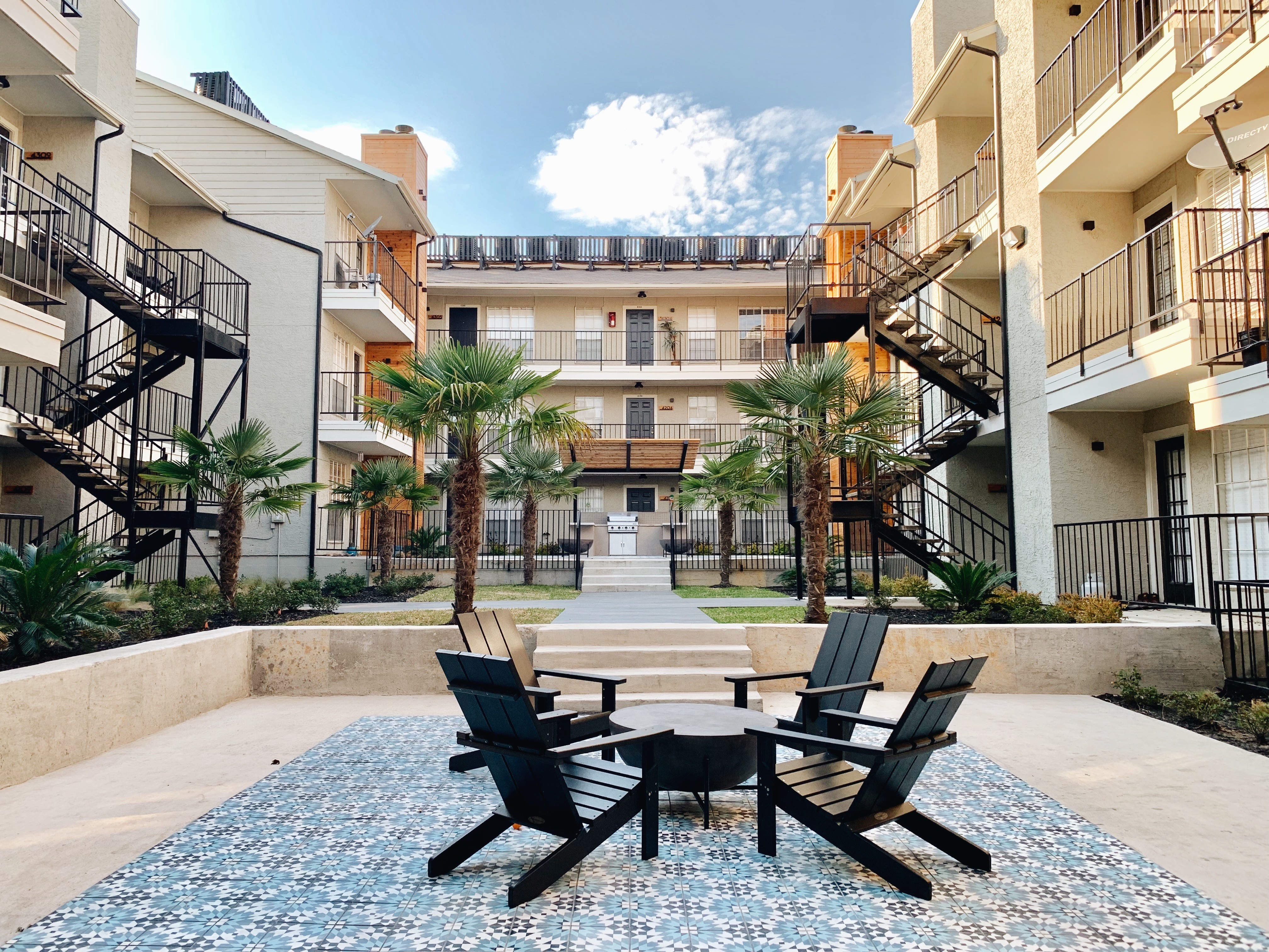 The Bluffs at Lakewood - Multifamily apartment community in Dallas, TX - Value-add renovation - 293 units